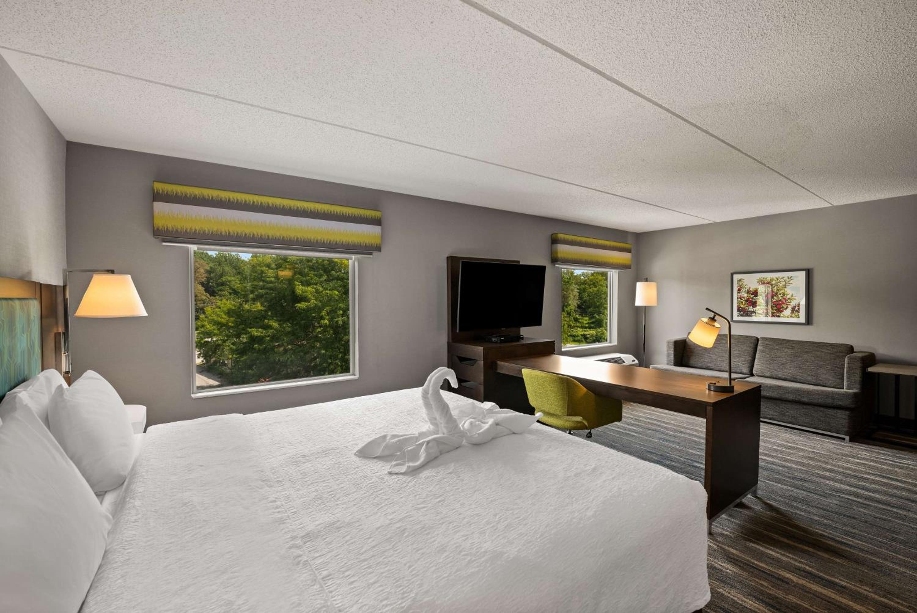 King Room with Sofa Bed and Study - Non-Smoking