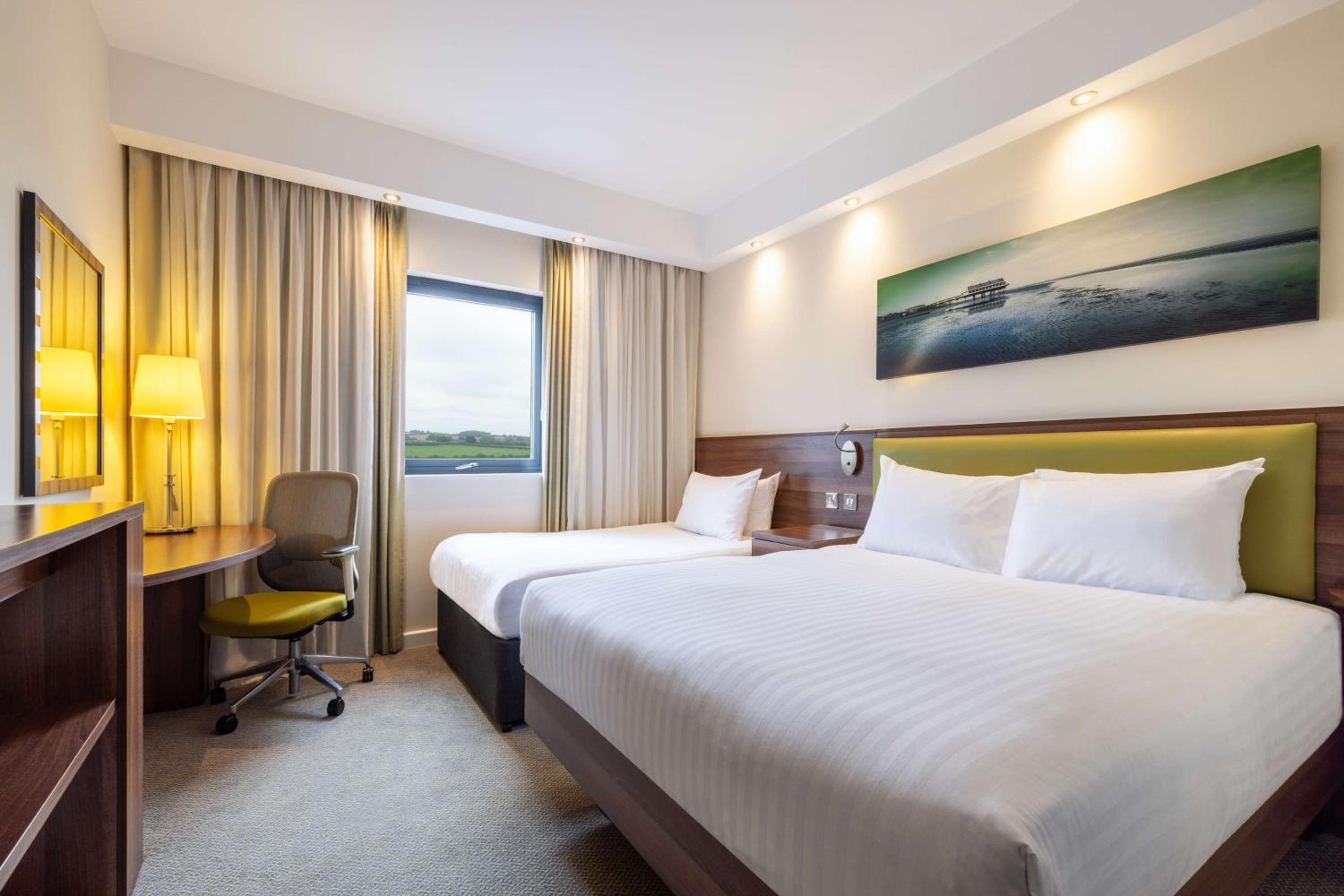 Twin Room - Non-Smoking photo 1