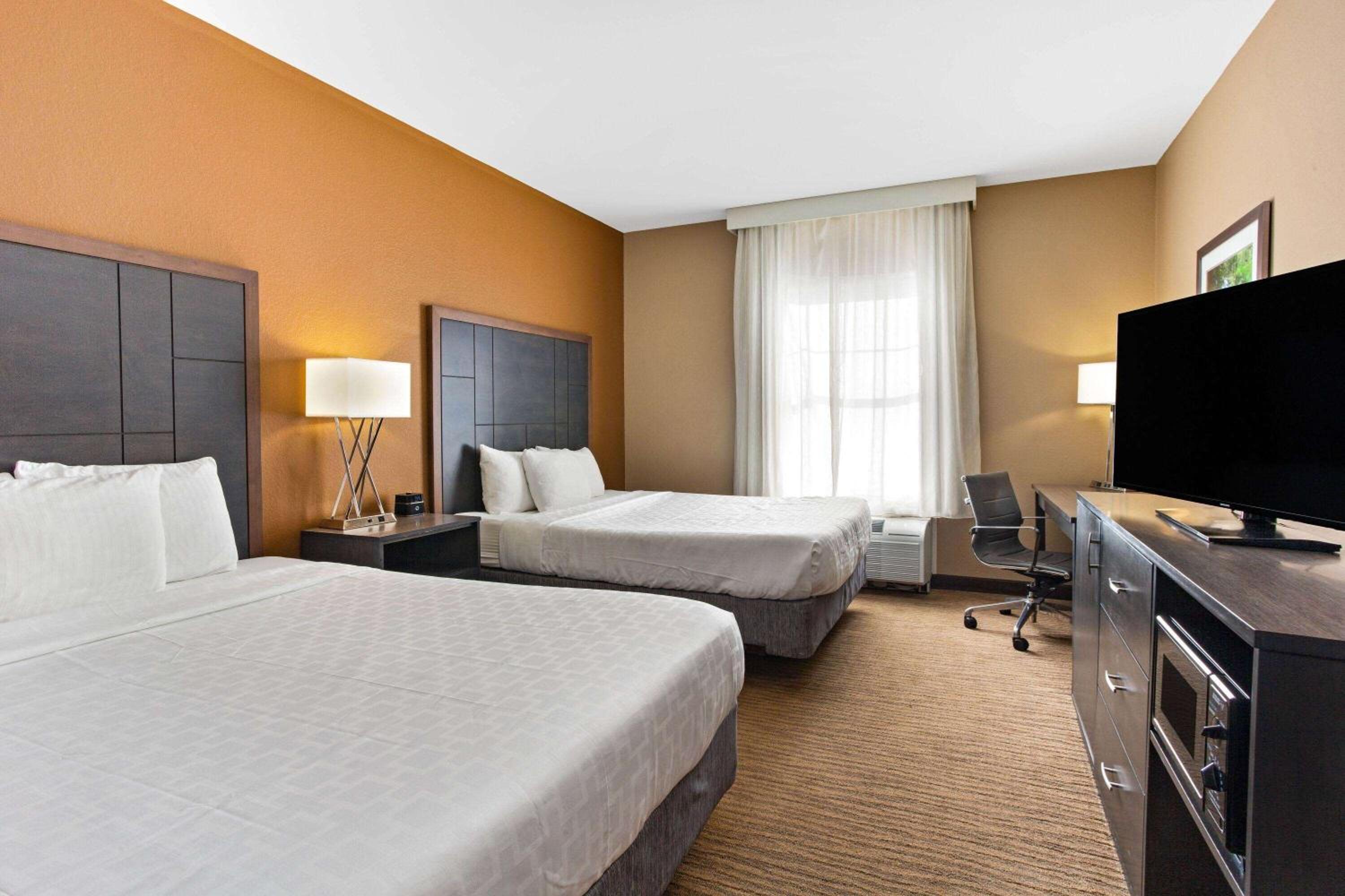 Queen Room with Two Queen Beds - Mobility Access/Non-Smoking - Photo 1
