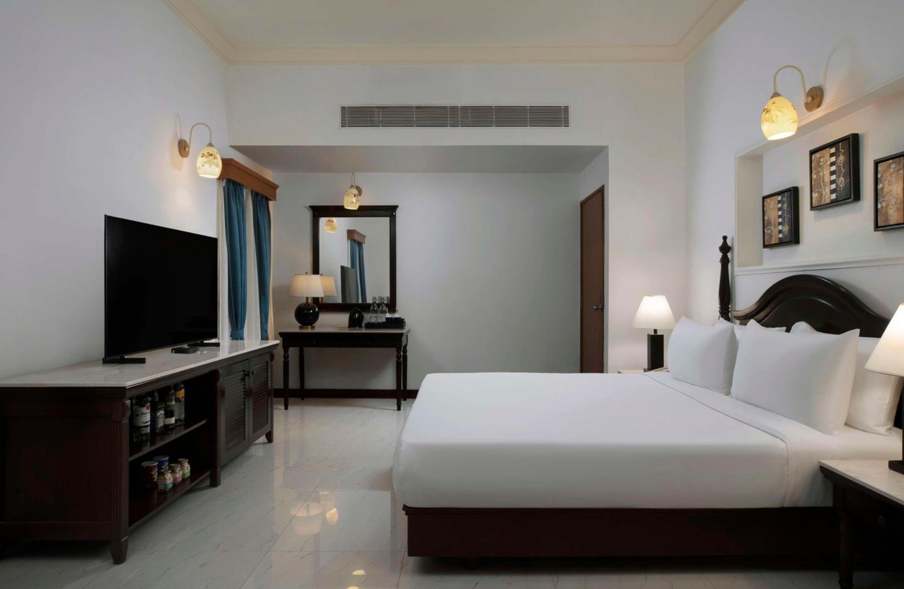 Radisson Suite with Balcony, Bathtub, Living room & Garden view – 10% Discount of Food & Beverages and SPA, 1 Goan Wine Bottle – Complimentary Hi-Tea (4:30 to 5:30pm), INR 500 Hotel Credit (minimum spend of INR 5000), Early Check-In upto 2 hours (subject Radisson Suite with Balcony, Bathtub, Living room & Garden view – 10% Discount of Food & Beverages and SPA, 1 Goan Wine Bottle – Complimentary Hi-Tea (4:30 to 5:30pm), INR 500 Hotel Credit (minimum spend of INR 5000), Early Check-In upto 2 hours (subject