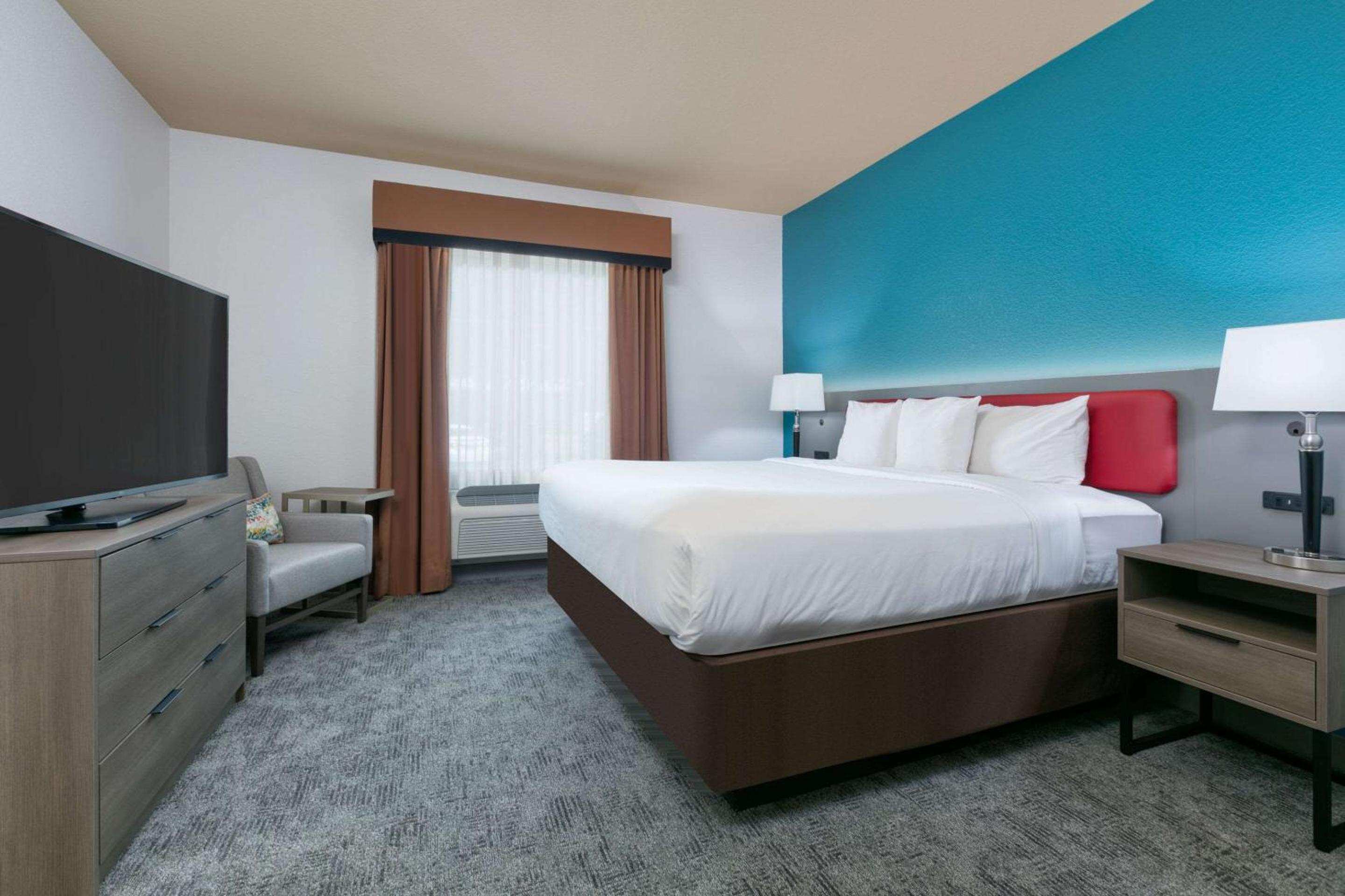 King Suite - Non-Smoking - Photo 1