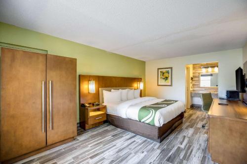 King Suite - Non Smoking photo 2