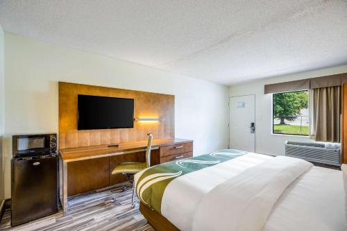 King Room - Non-Smoking photo 3