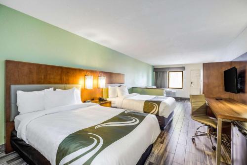 Double Suite with Two Double Beds and Sofa Bed - Non-Smoking photo 3