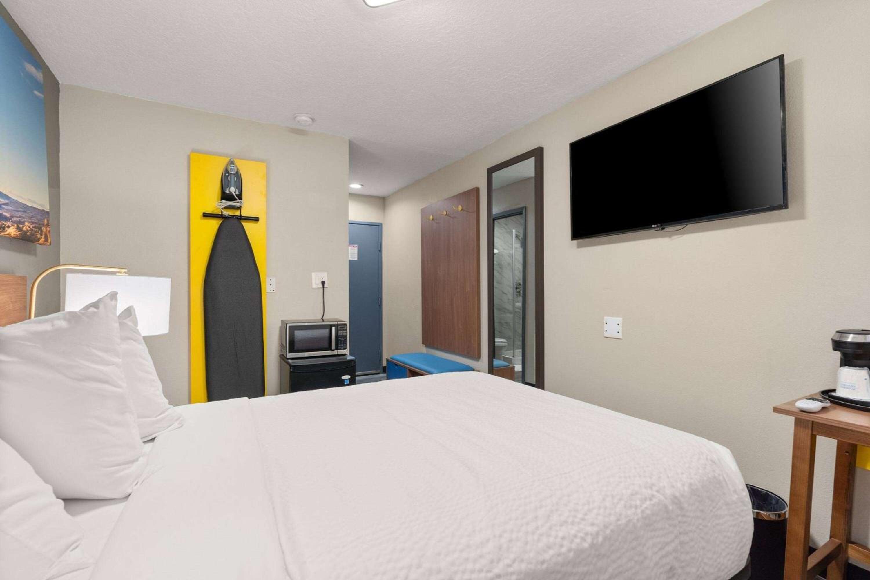 Double Room - Non-Smoking - Photo 2