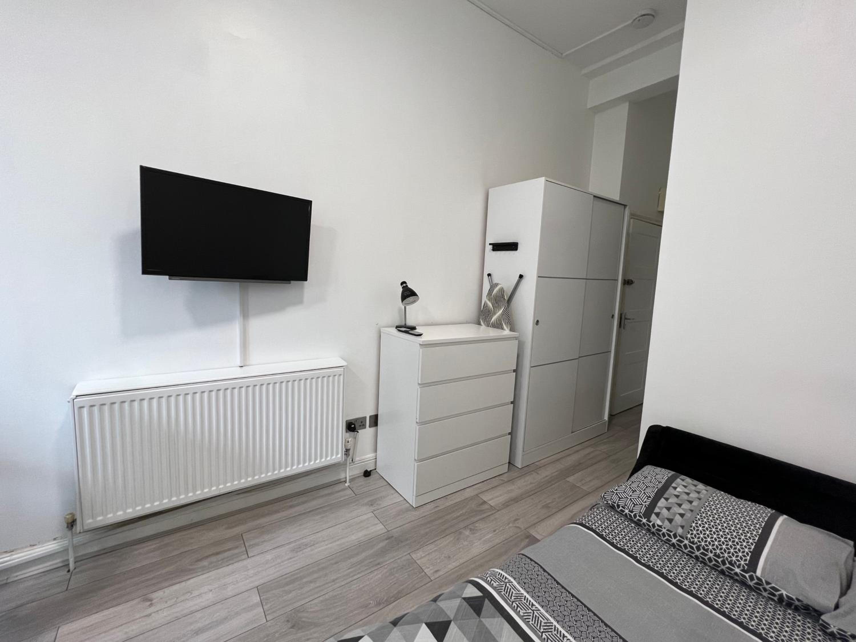 One-Bedroom Apartment photo 2