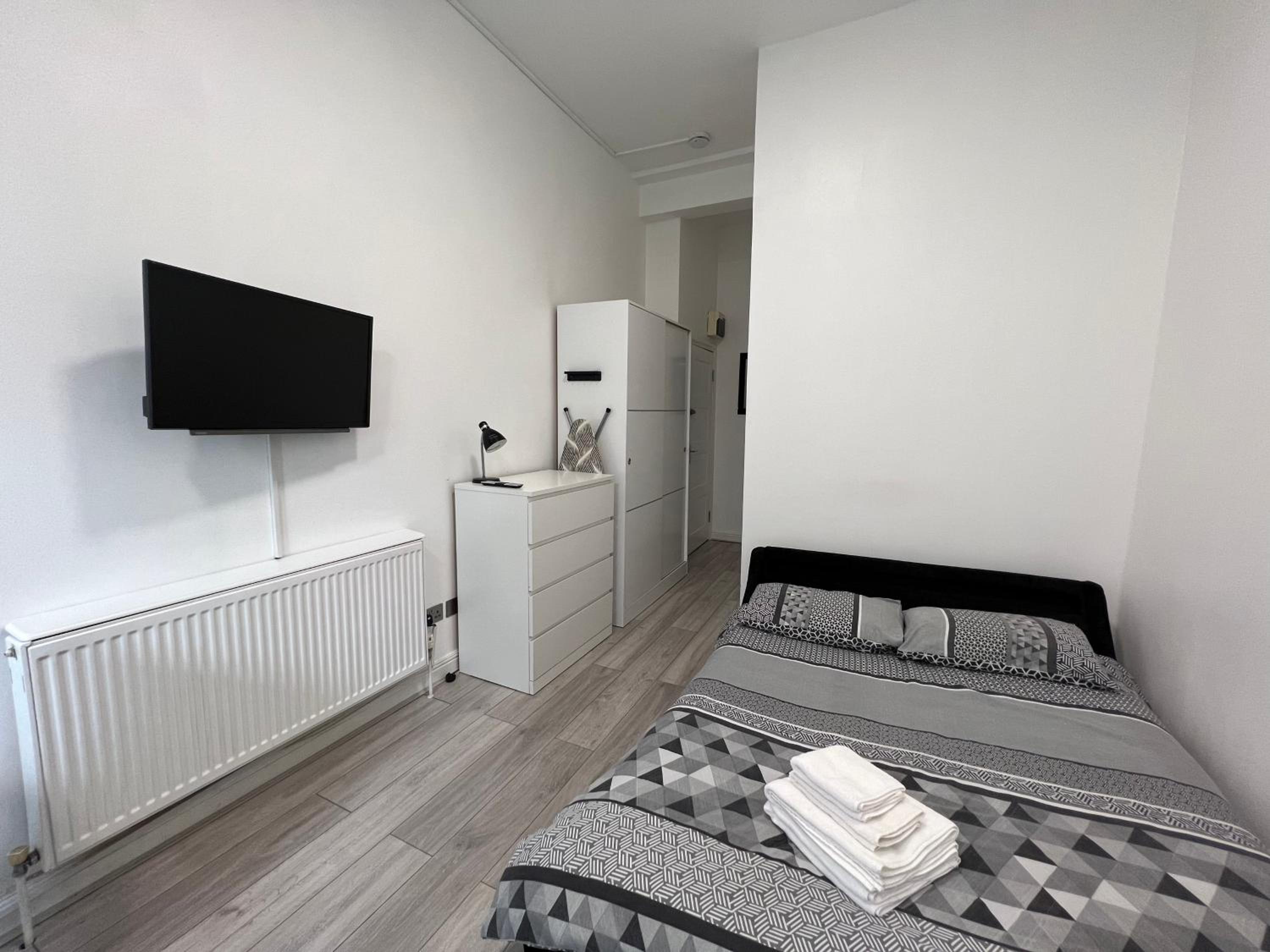 One-Bedroom Apartment photo 1