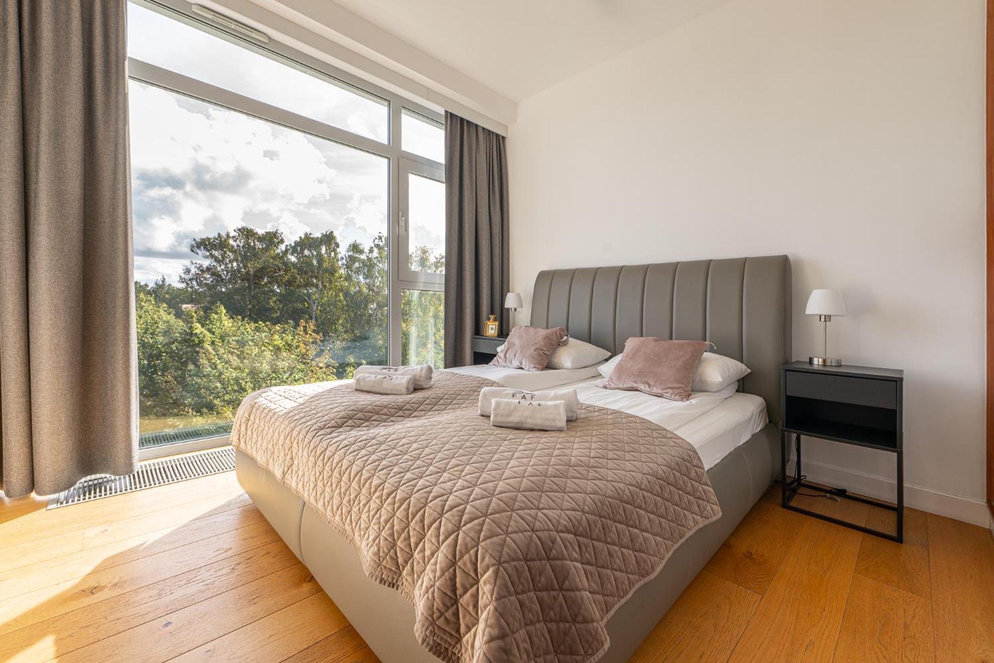 Two-Bedroom Apartment Luxury with Front Sea View IV