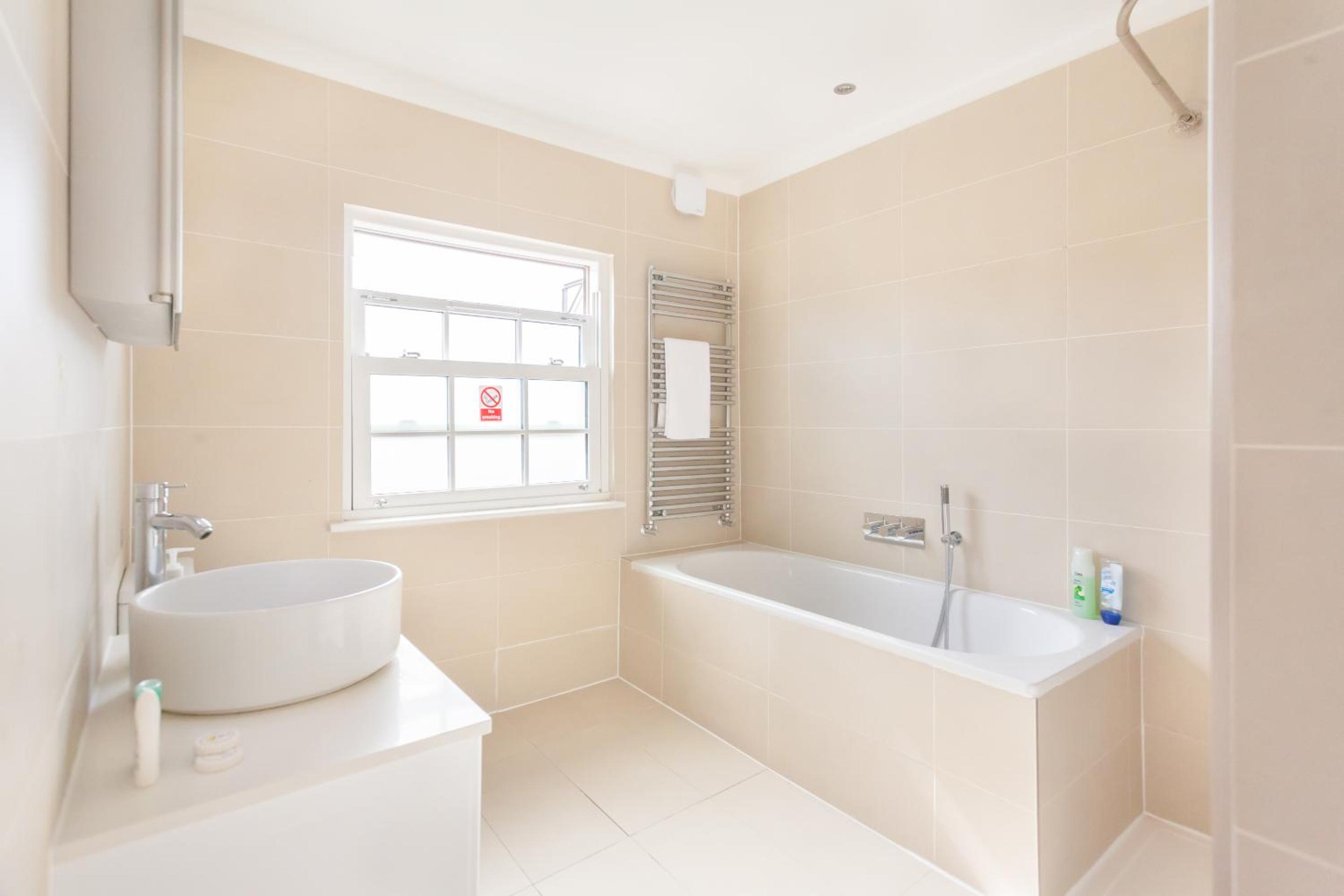 Triple Room with Shared Bathroom photo 3