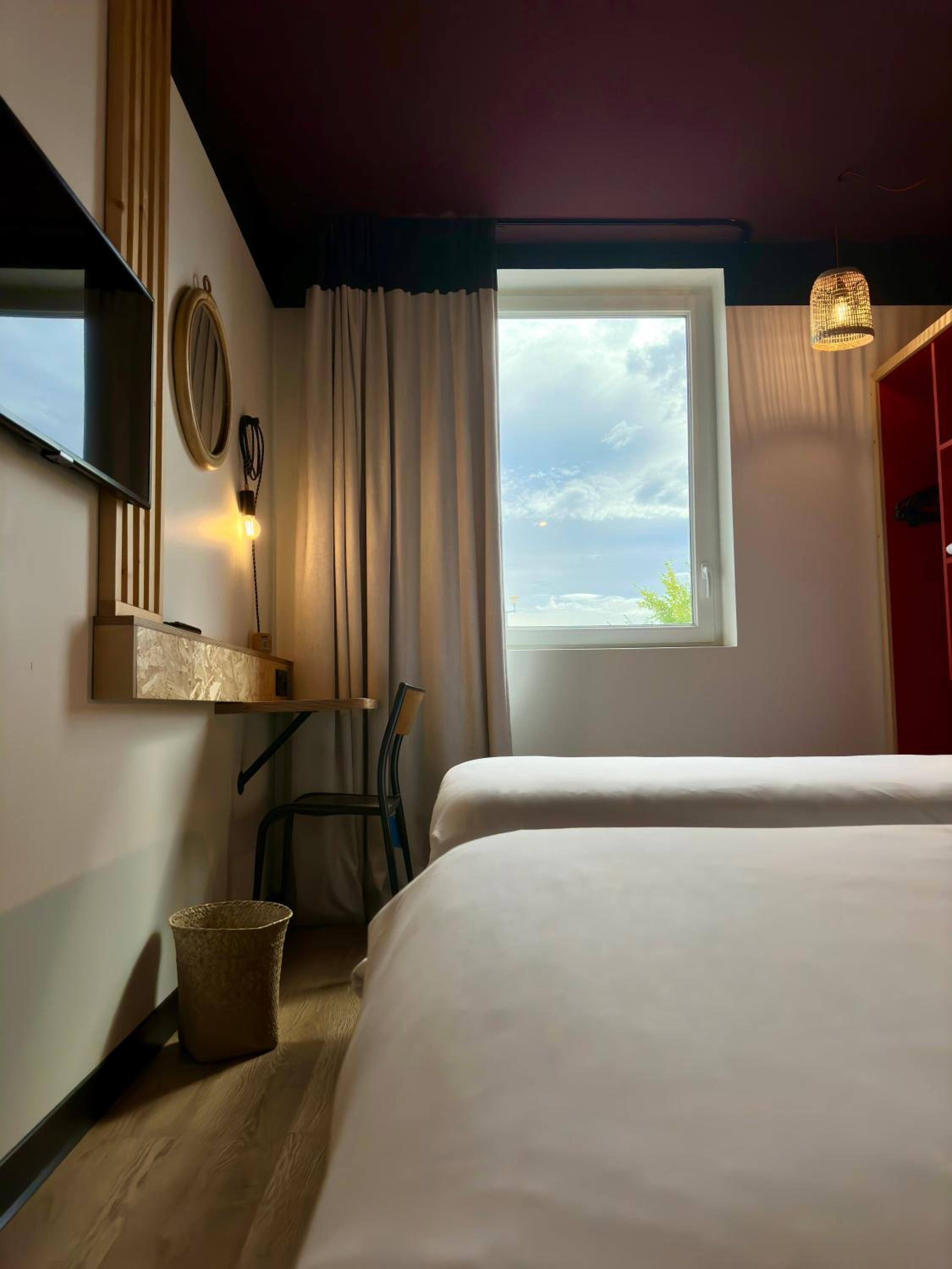 POP Room with Two Single Beds
