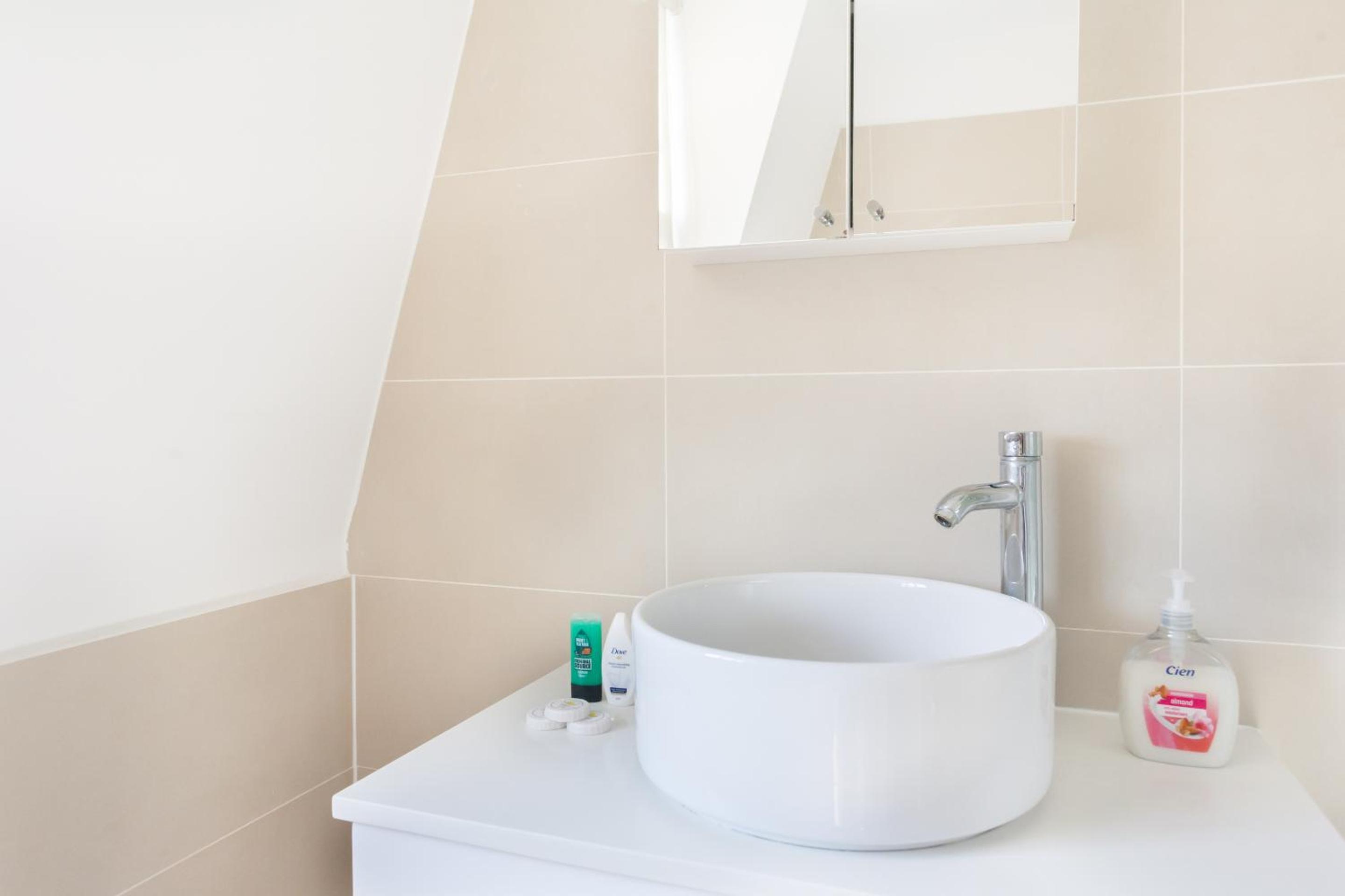 Quadruple Room with Private Bathroom photo 2