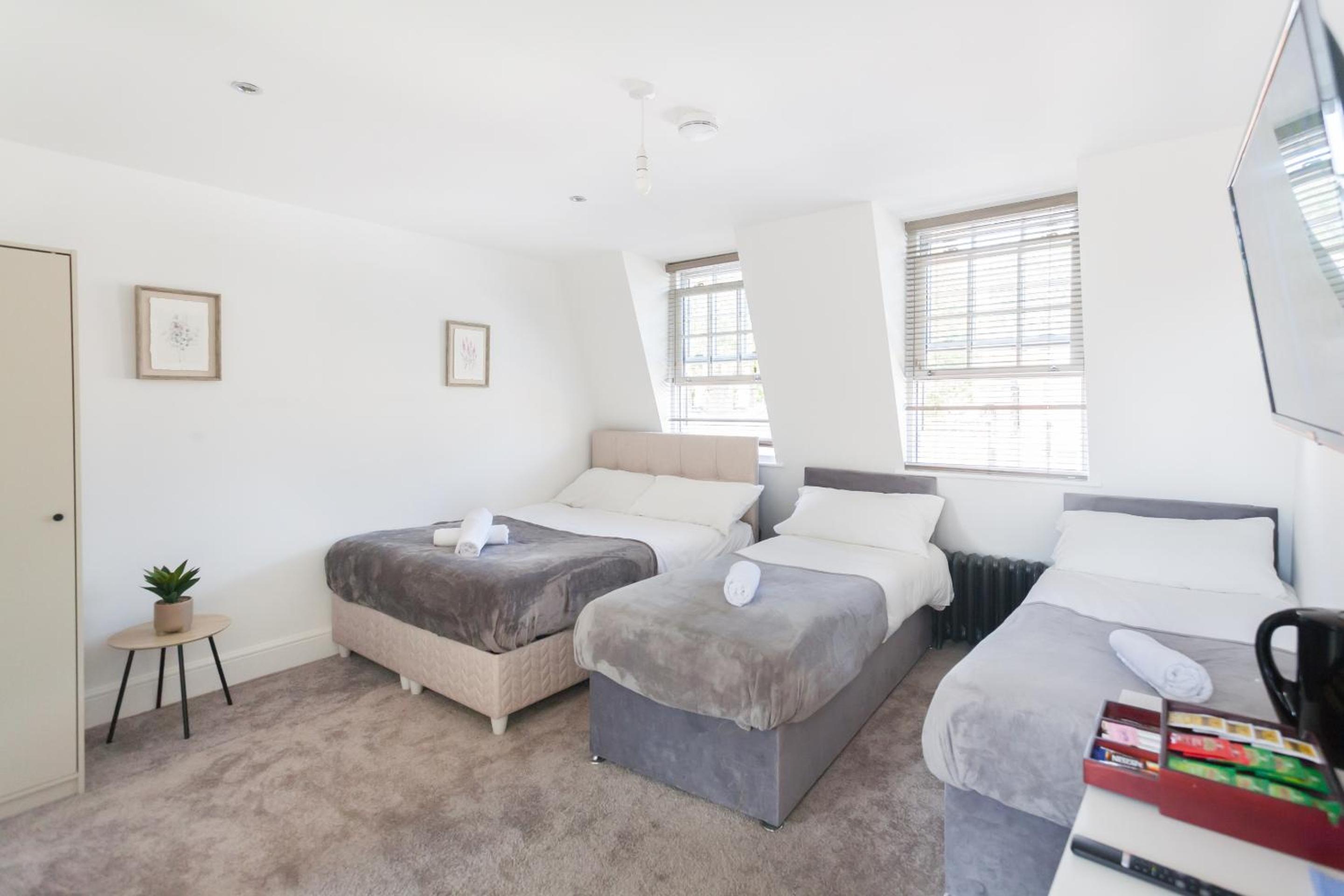 Quadruple Room with Private Bathroom photo 1