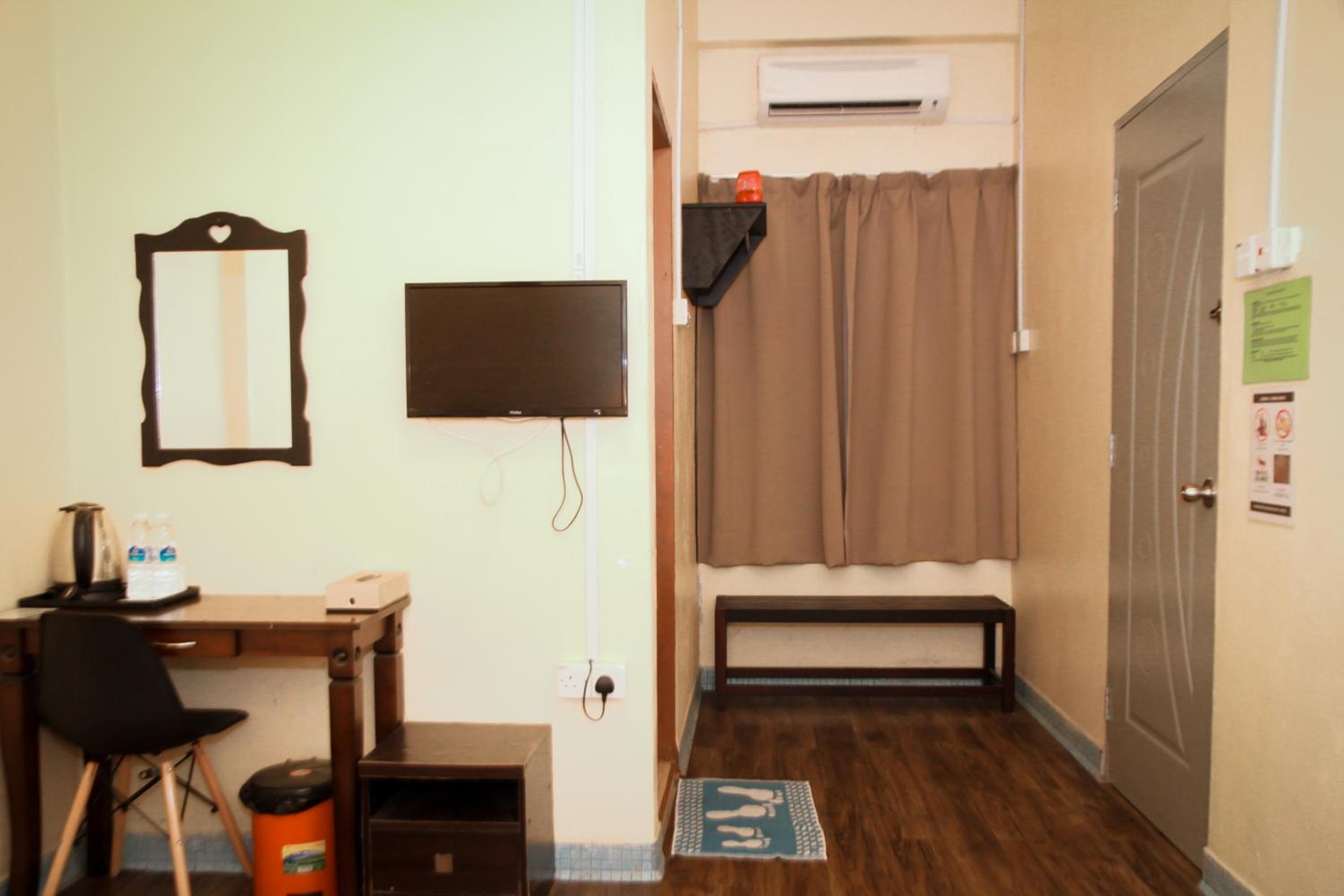 Standard Twin Room with Shared Bathroom