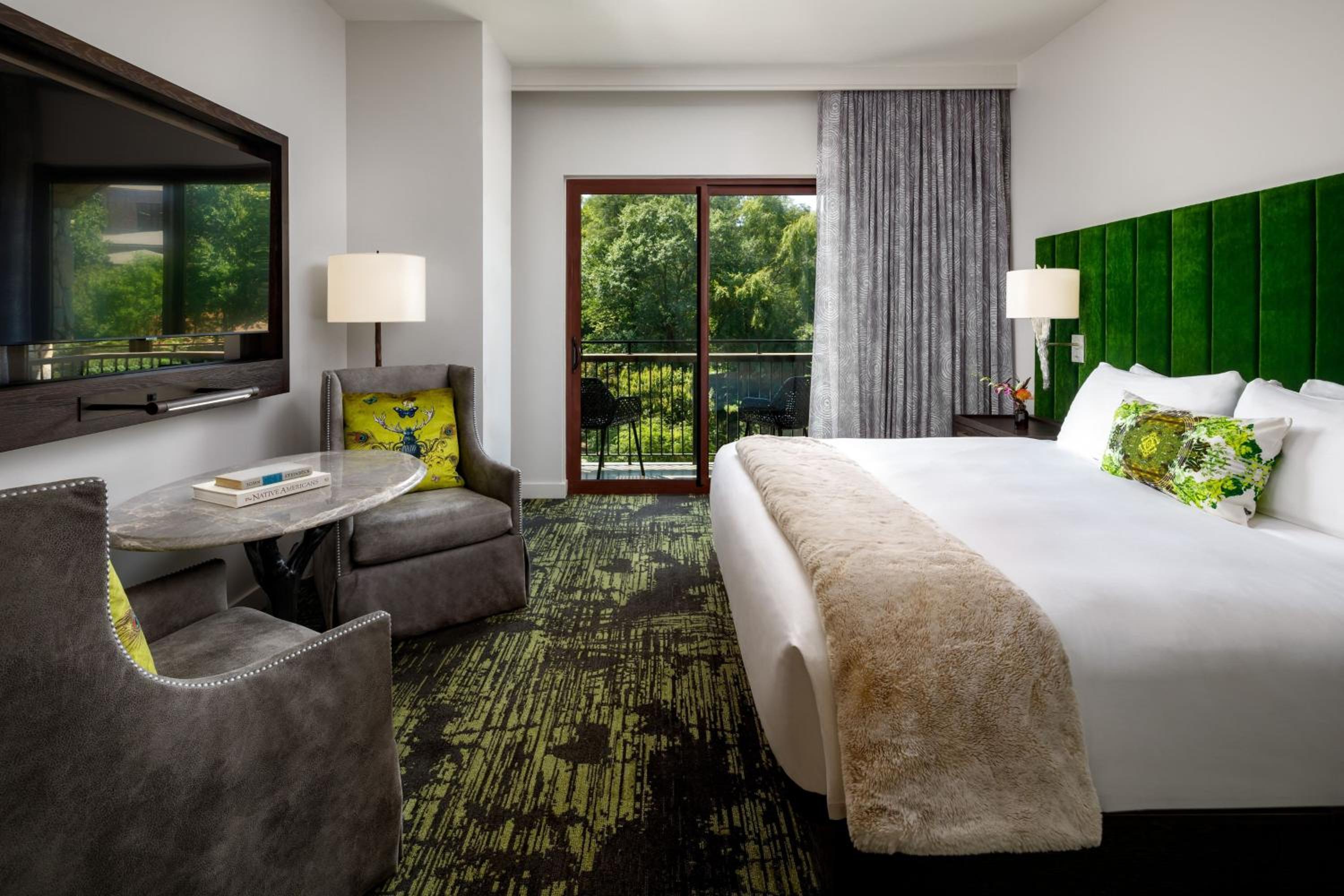 Queen Room with Two Queen Beds and Balcony - Photo 2