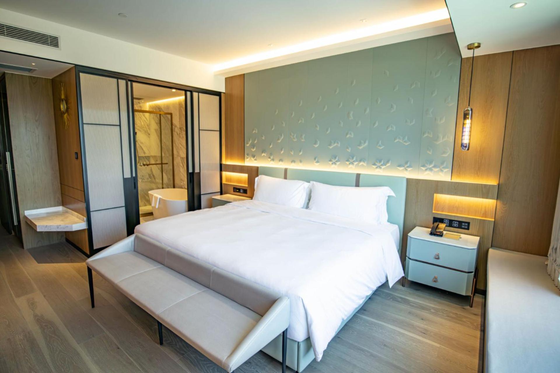 King Room with Lake View photo 3