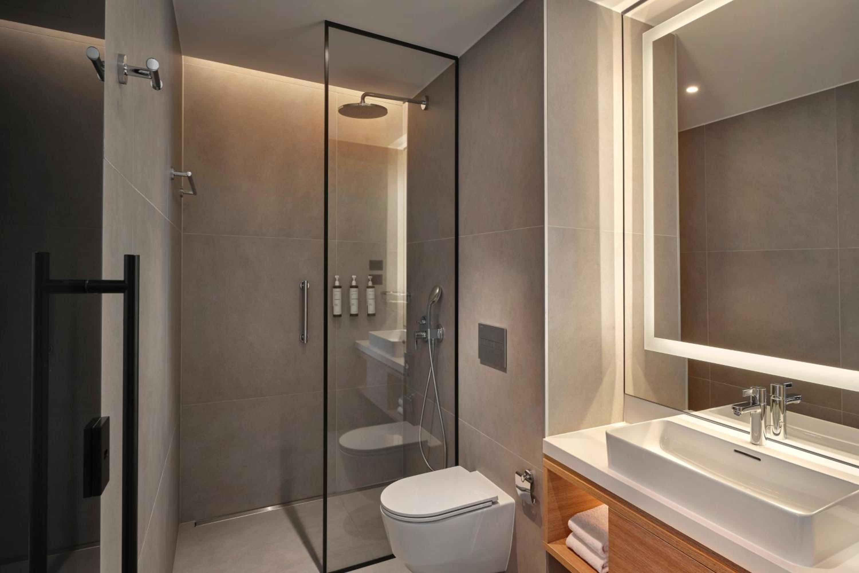 Standard King Room with Sea View - Photo 9