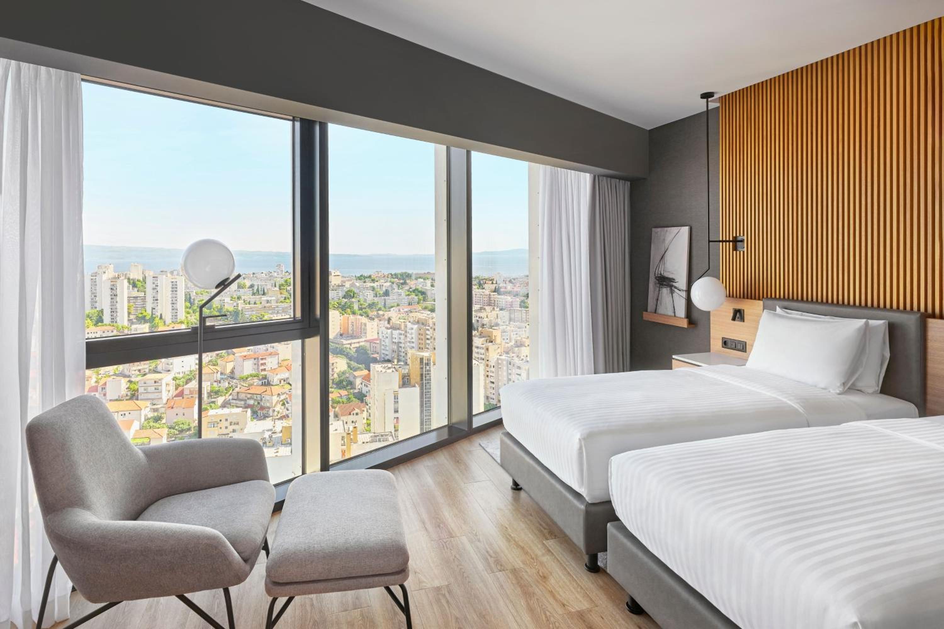 Superior Twin Room with Sea view - Photo 3