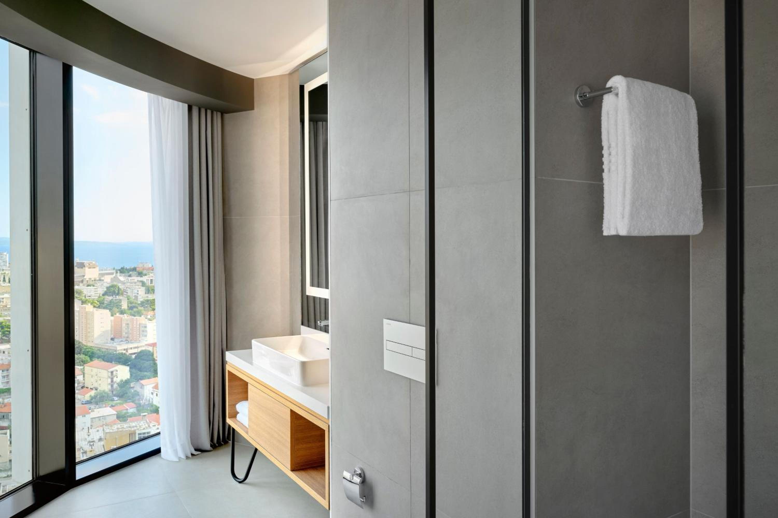 Premium Twin Room with Sea View - Corner - Photo 4