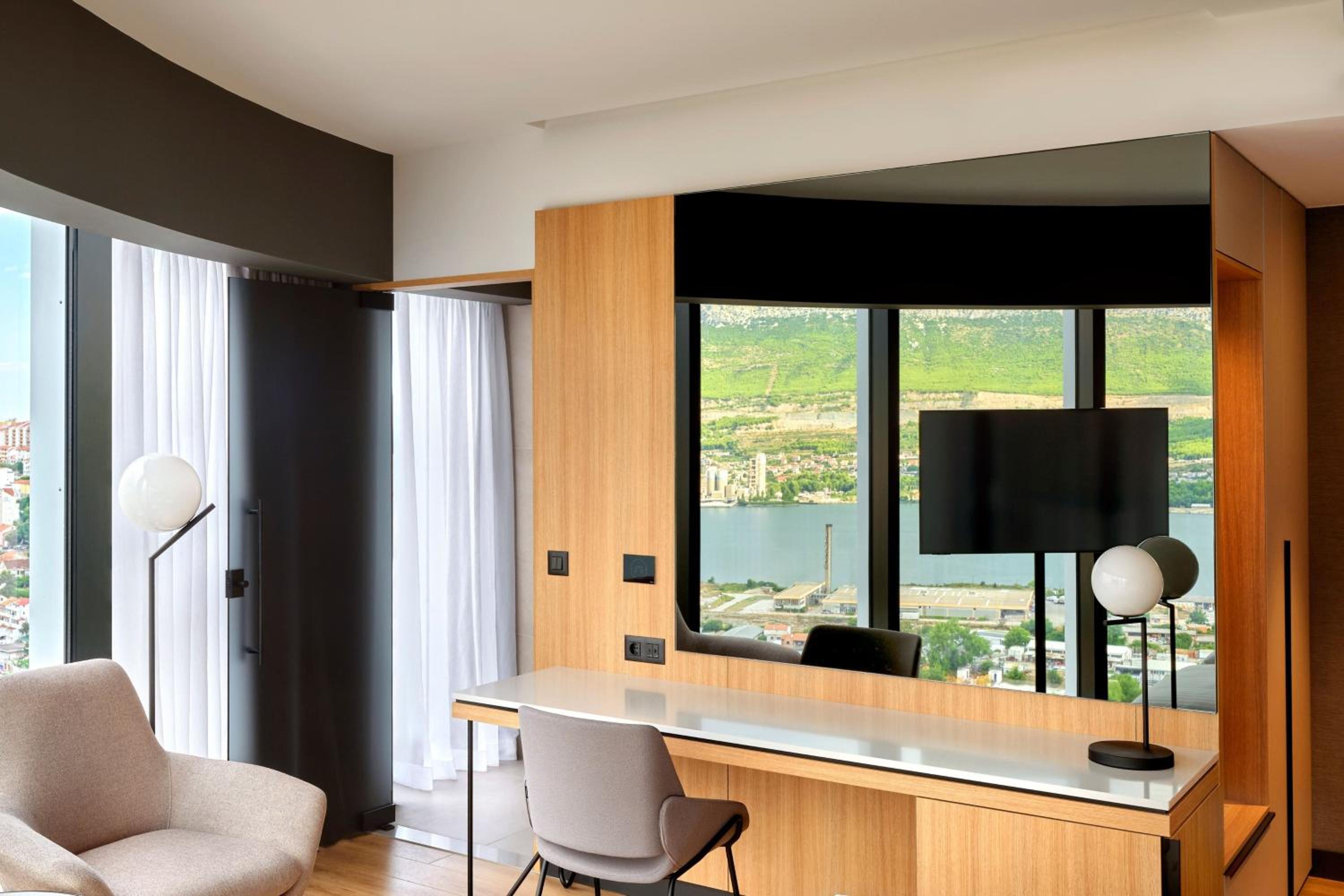 Premium Twin Room with Sea View - Corner - Photo 3