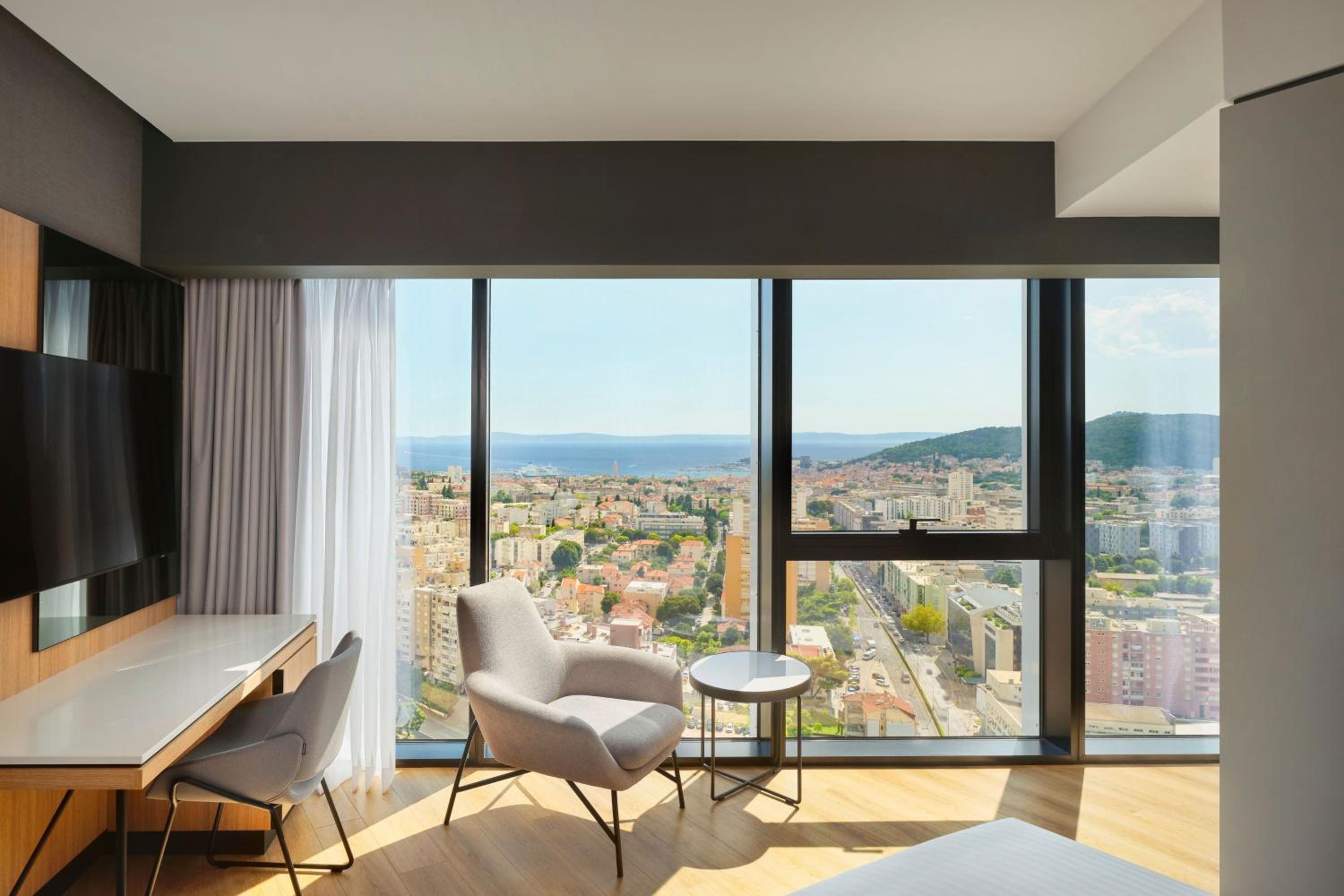 Superior King Room with Sea view - Photo 4