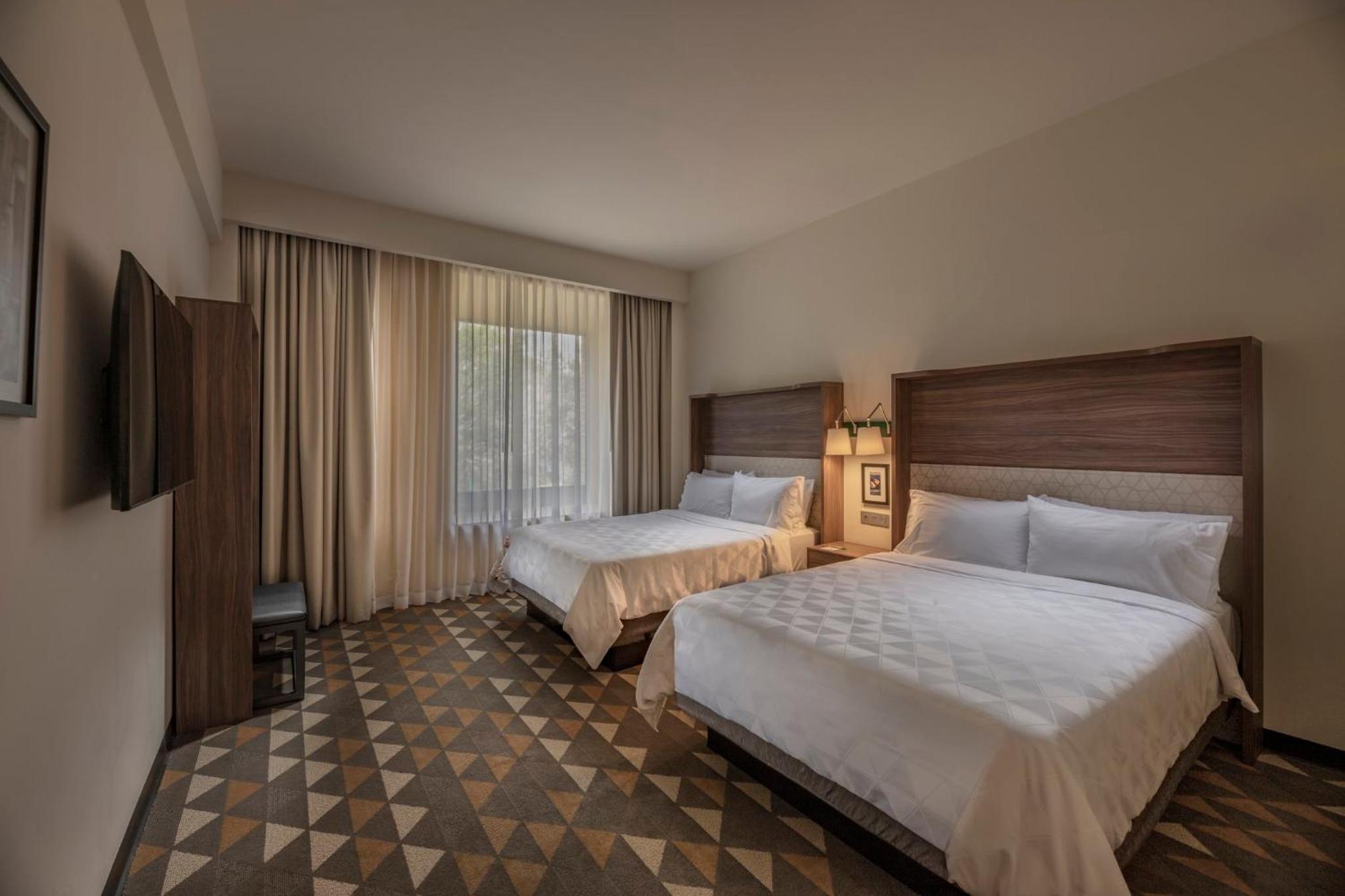 Standard Queen Room with Two Queen Beds photo 2