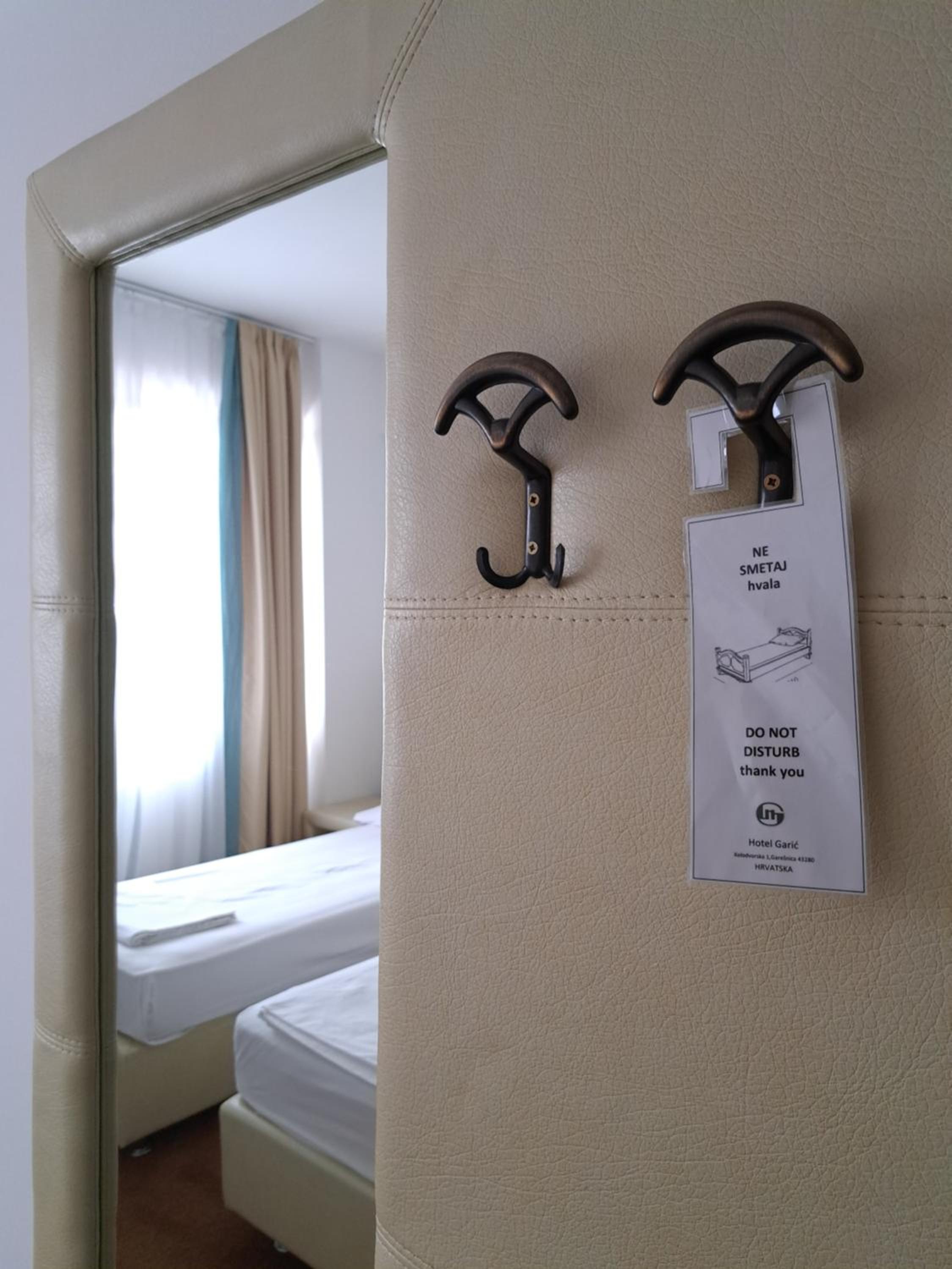 Economy Twin Room - Photo 5