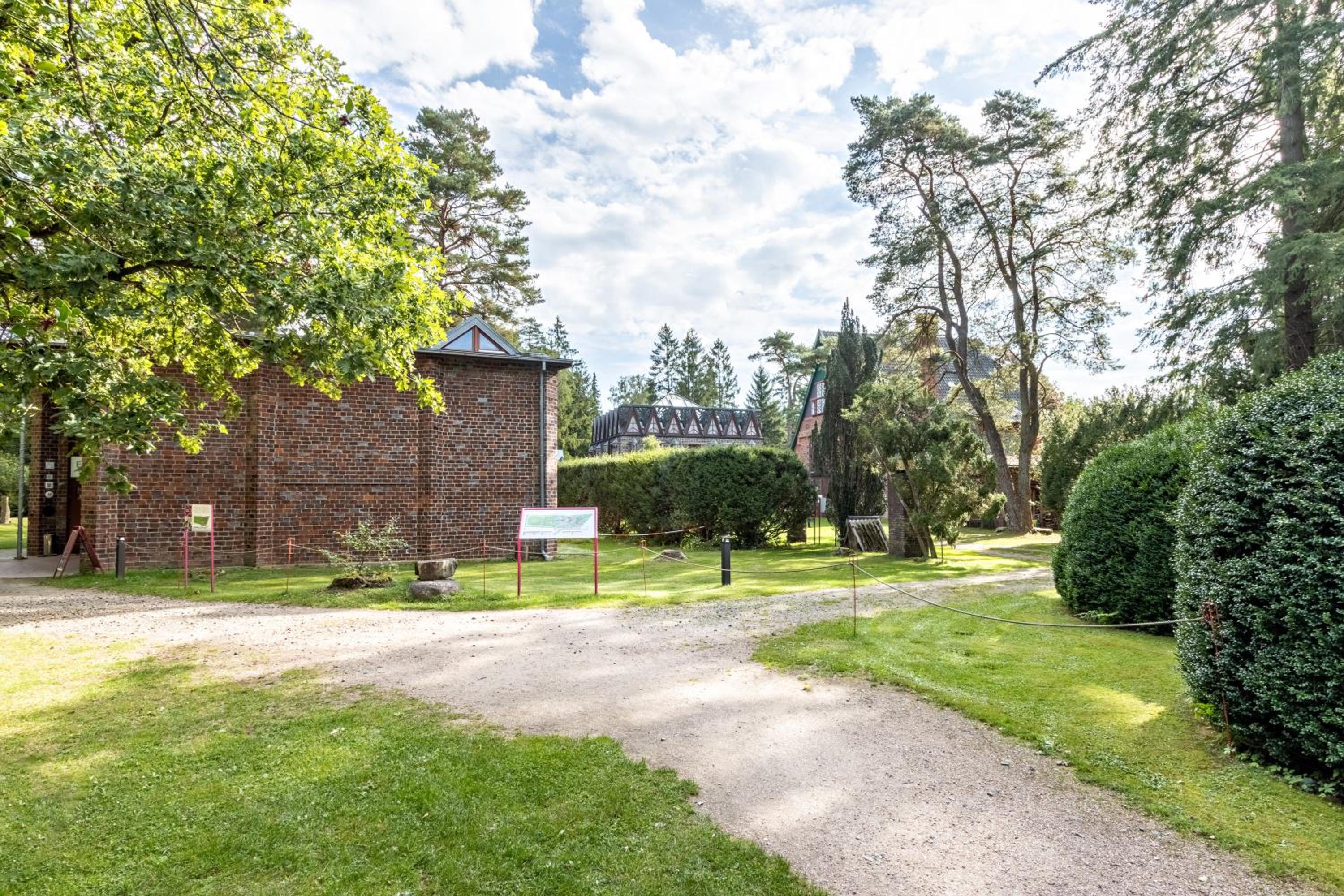 One-Bedroom Apartment with Garden photo 3