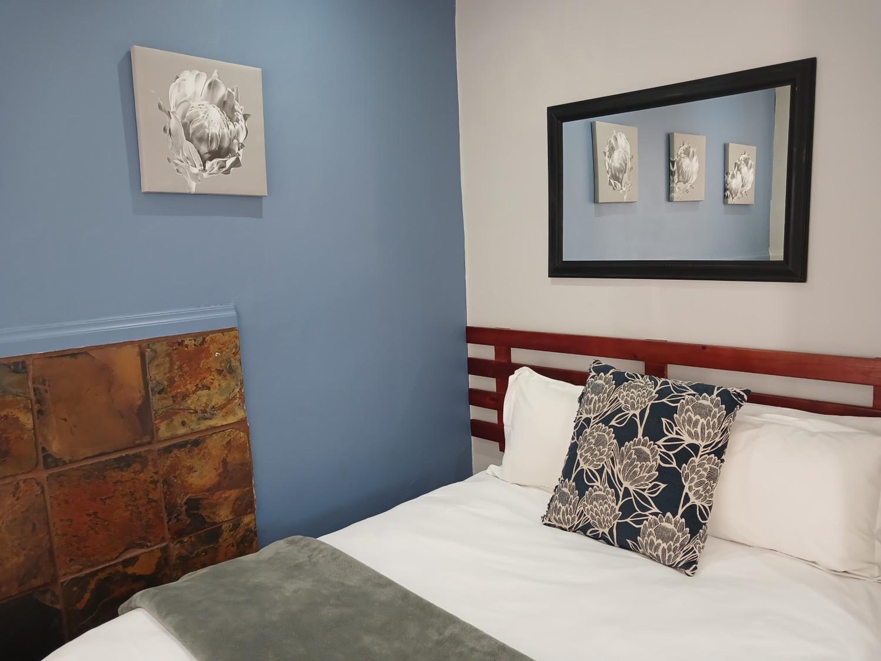 Budget Double Room photo 3