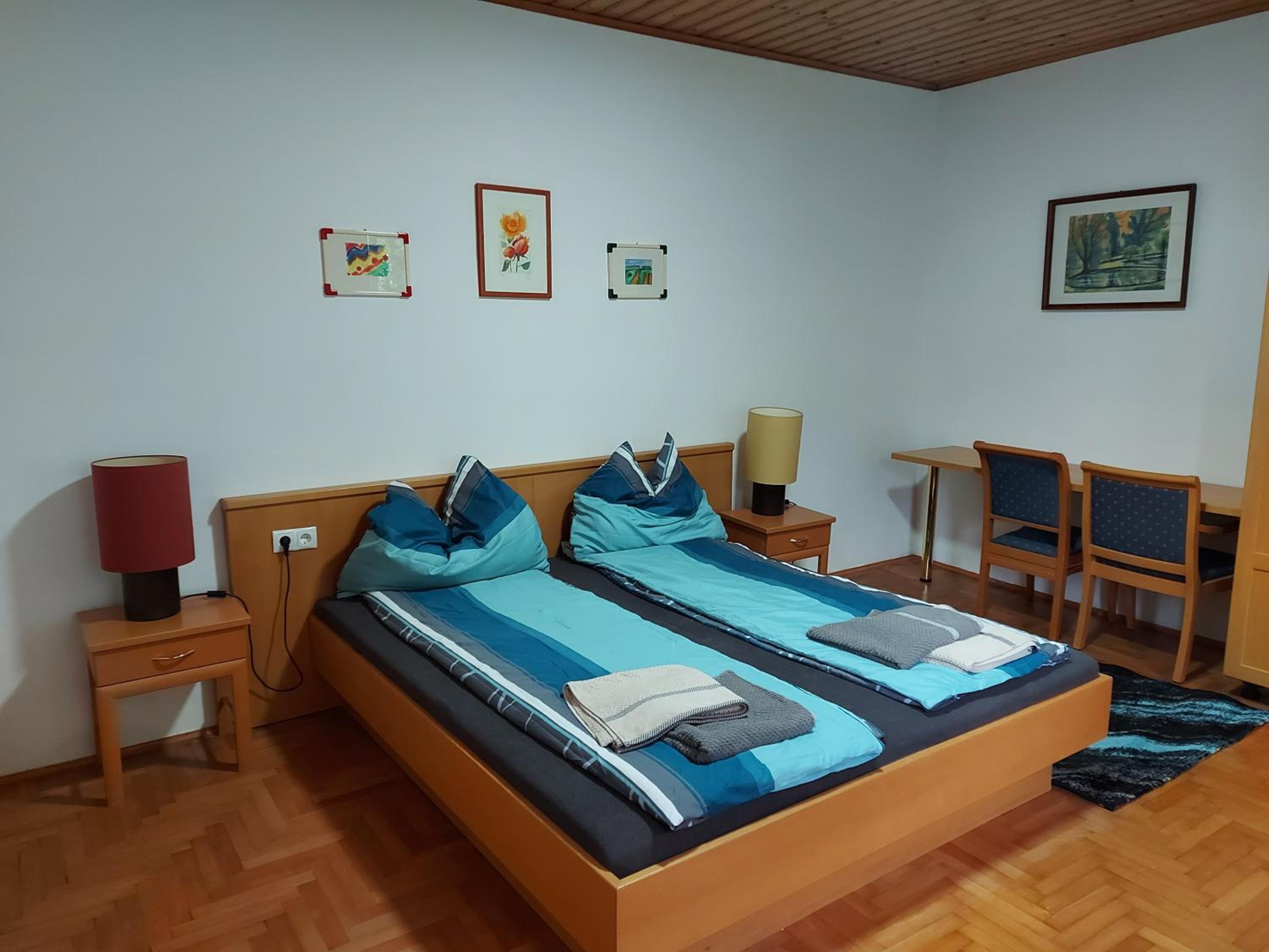 Five-Bedroom House photo 2