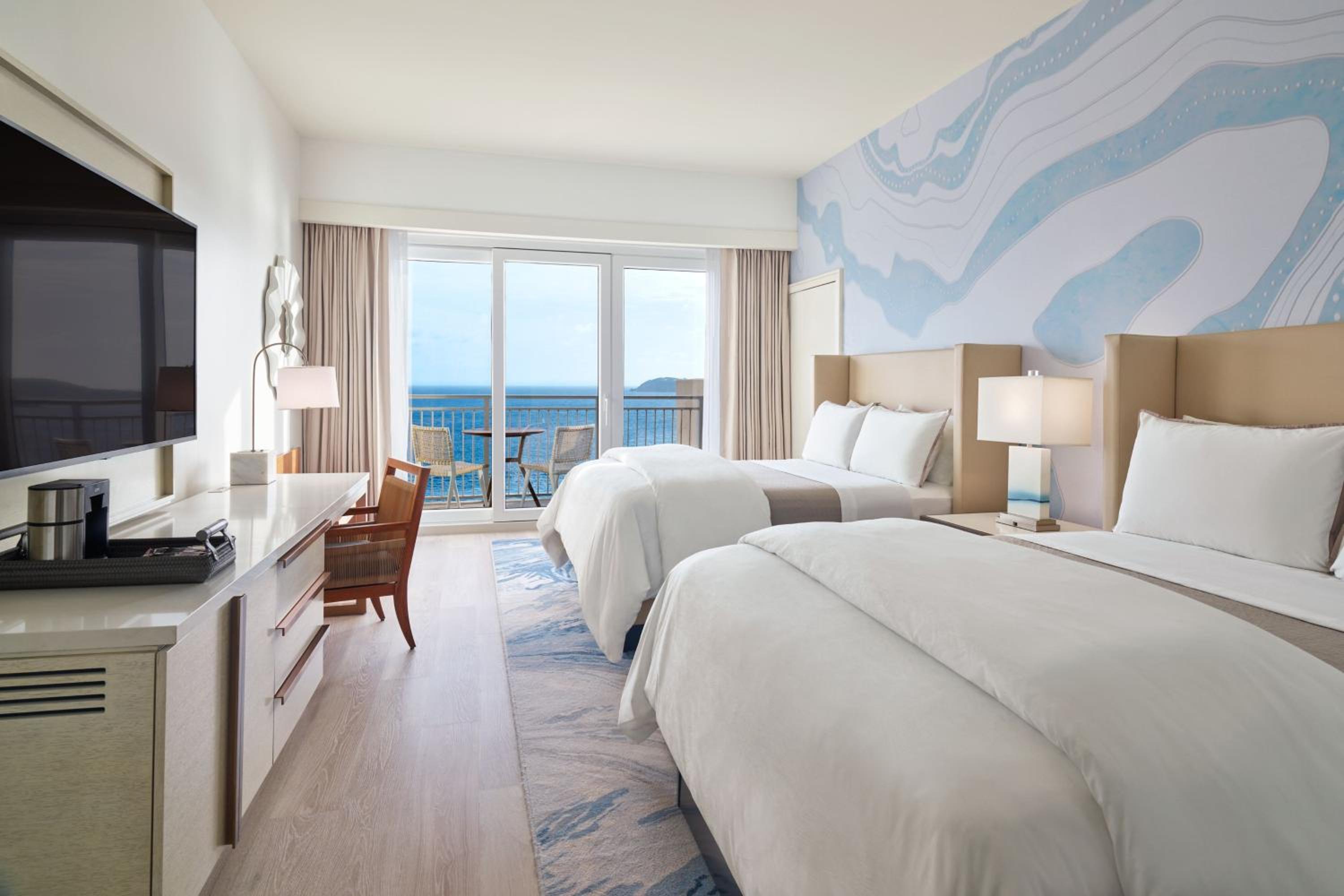 Deluxe Queen Room with Two Queen Beds, Balcony and Ocean View - Photo 4