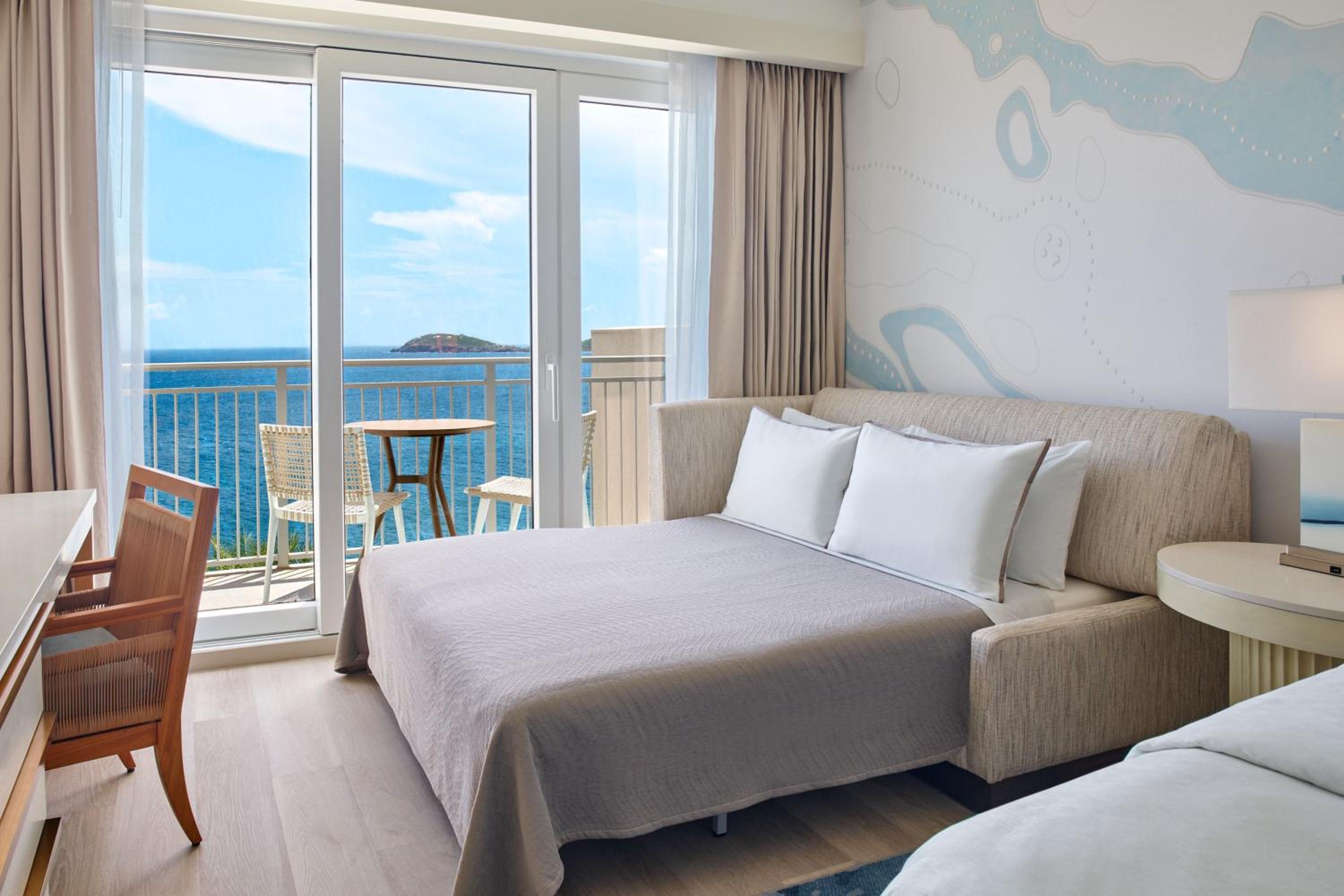 Deluxe King Room with Sofa Bed and Ocean View - Hearing Accessible