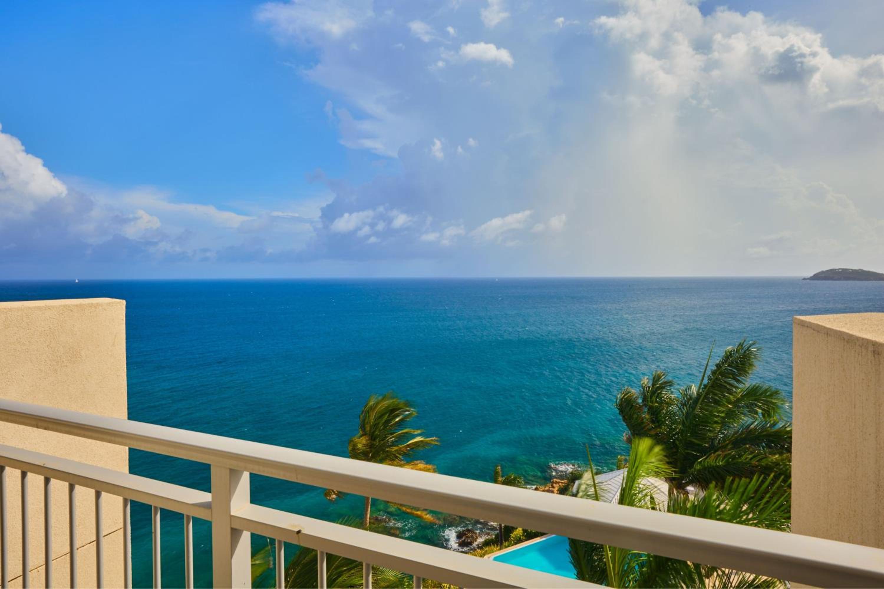 Deluxe Queen Room with Two Queen Beds, Balcony and Ocean View - Photo 7