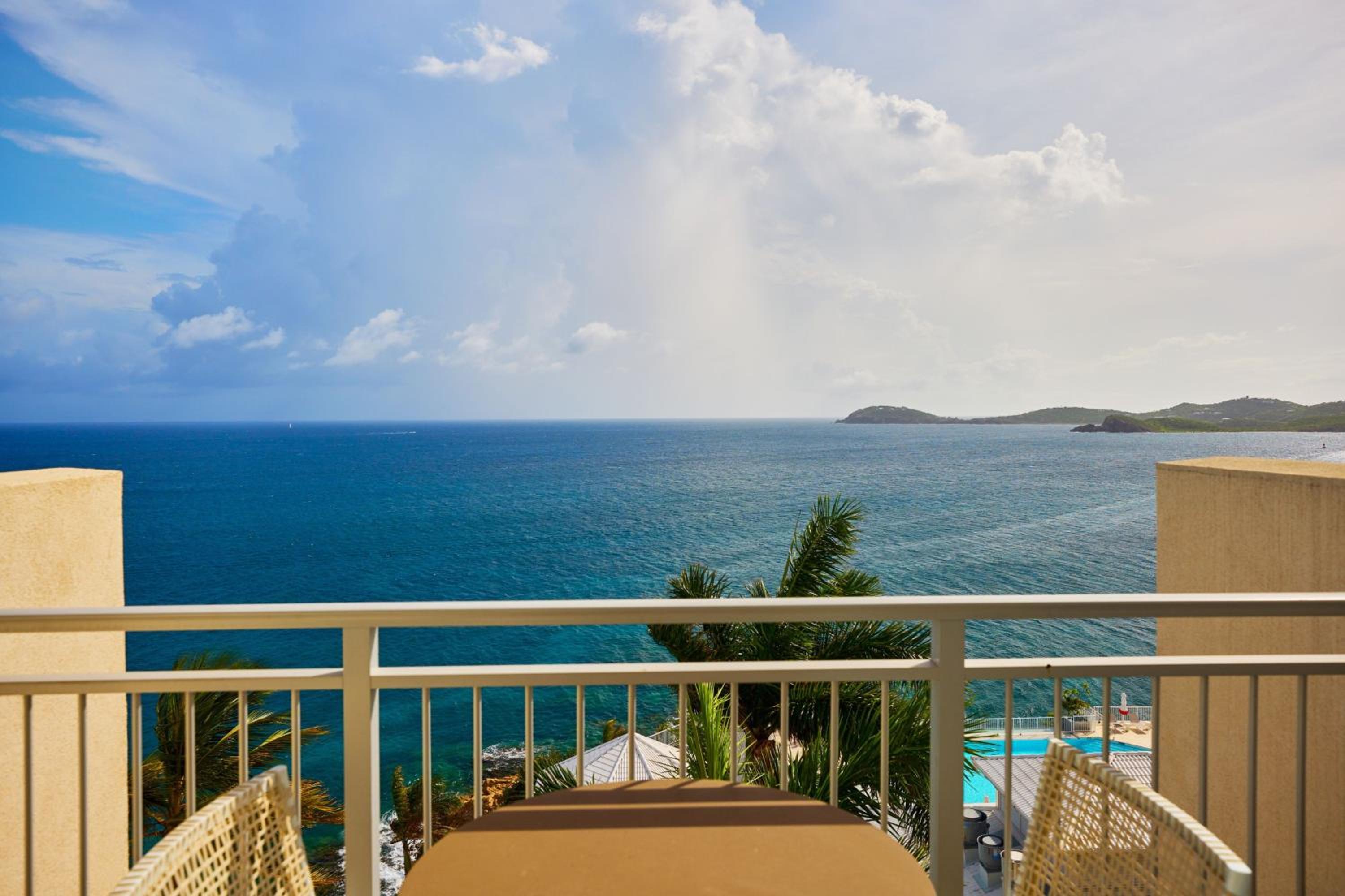 Deluxe Queen Room with Two Queen Beds, Balcony and Ocean View - Photo 5