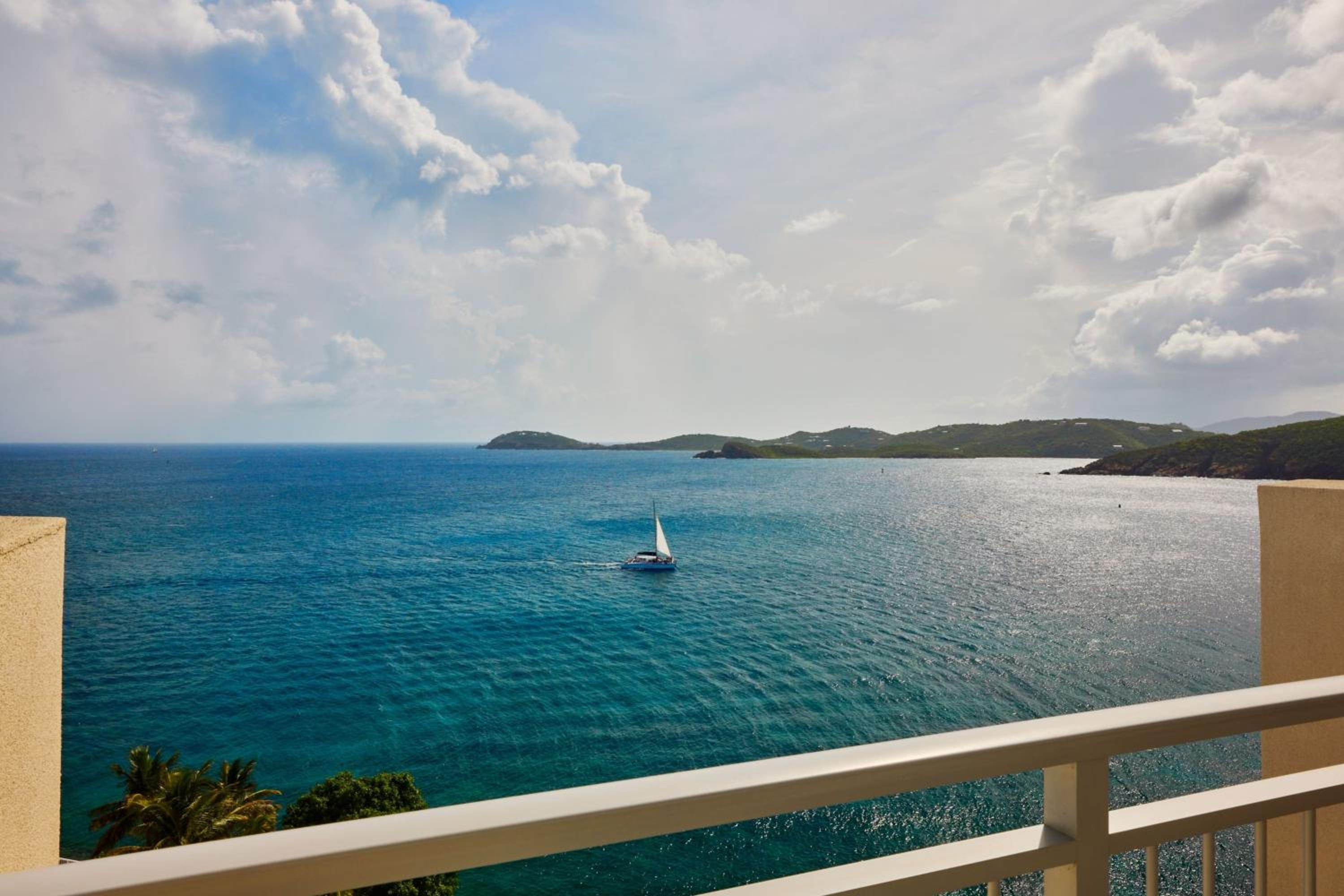 Deluxe Queen Room with Two Queen Beds, Balcony and Ocean View - Photo 6
