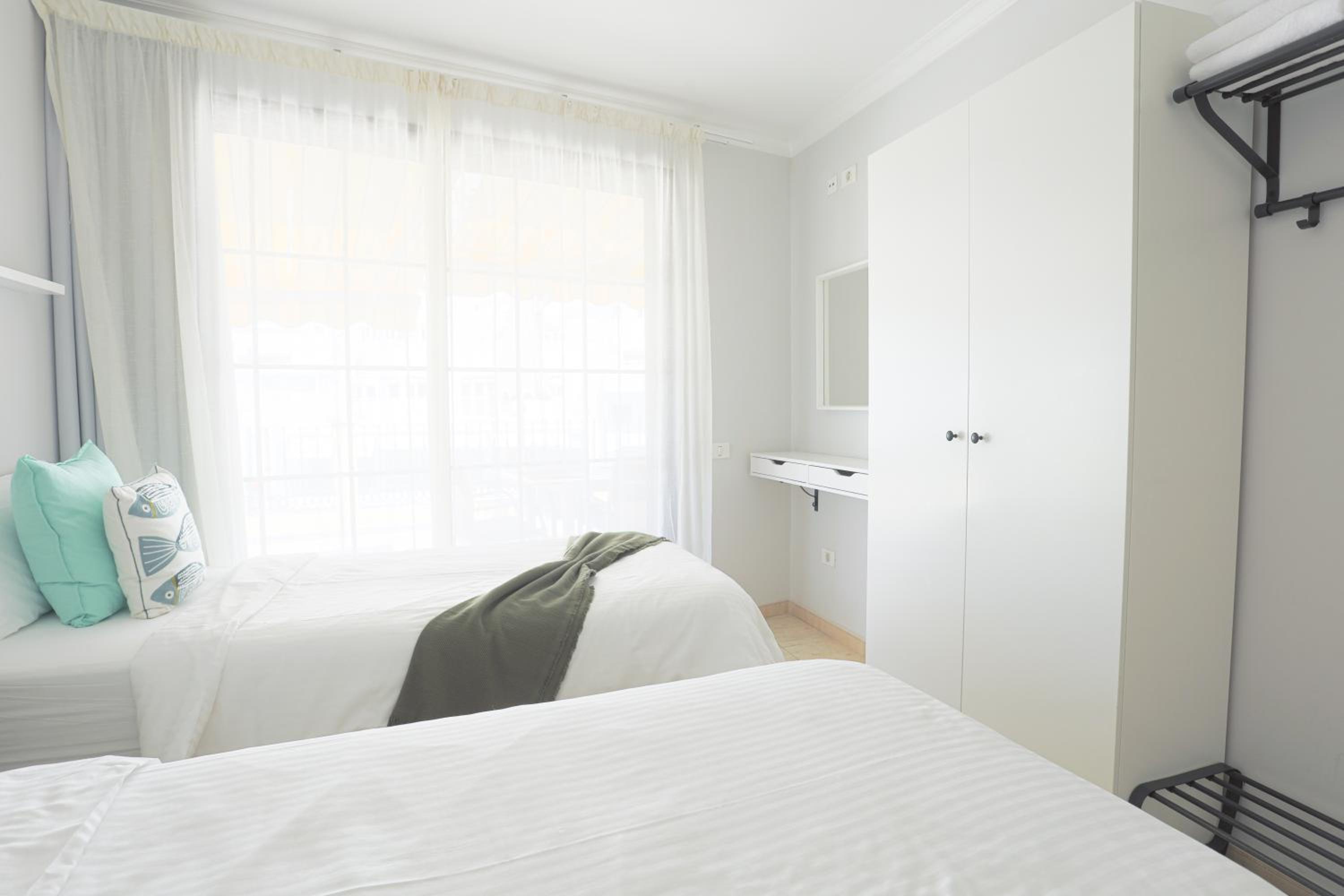 Three-Bedroom Apartment with Sea View (6 Adults) photo 3