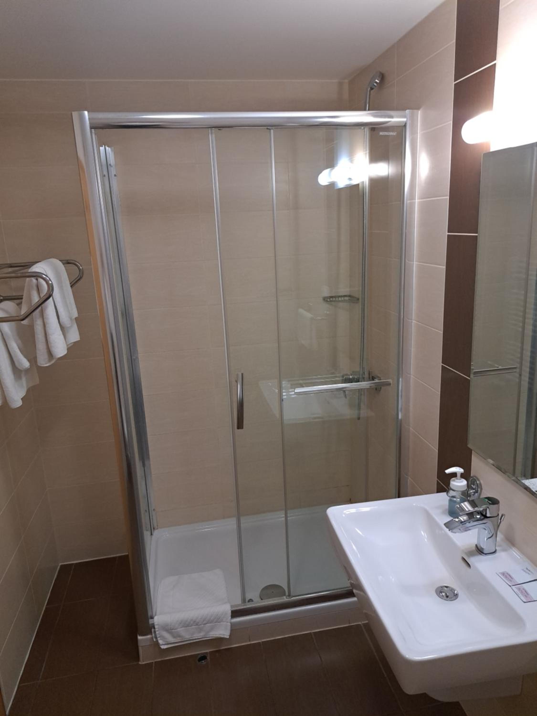Double or Twin Room - Photo 7