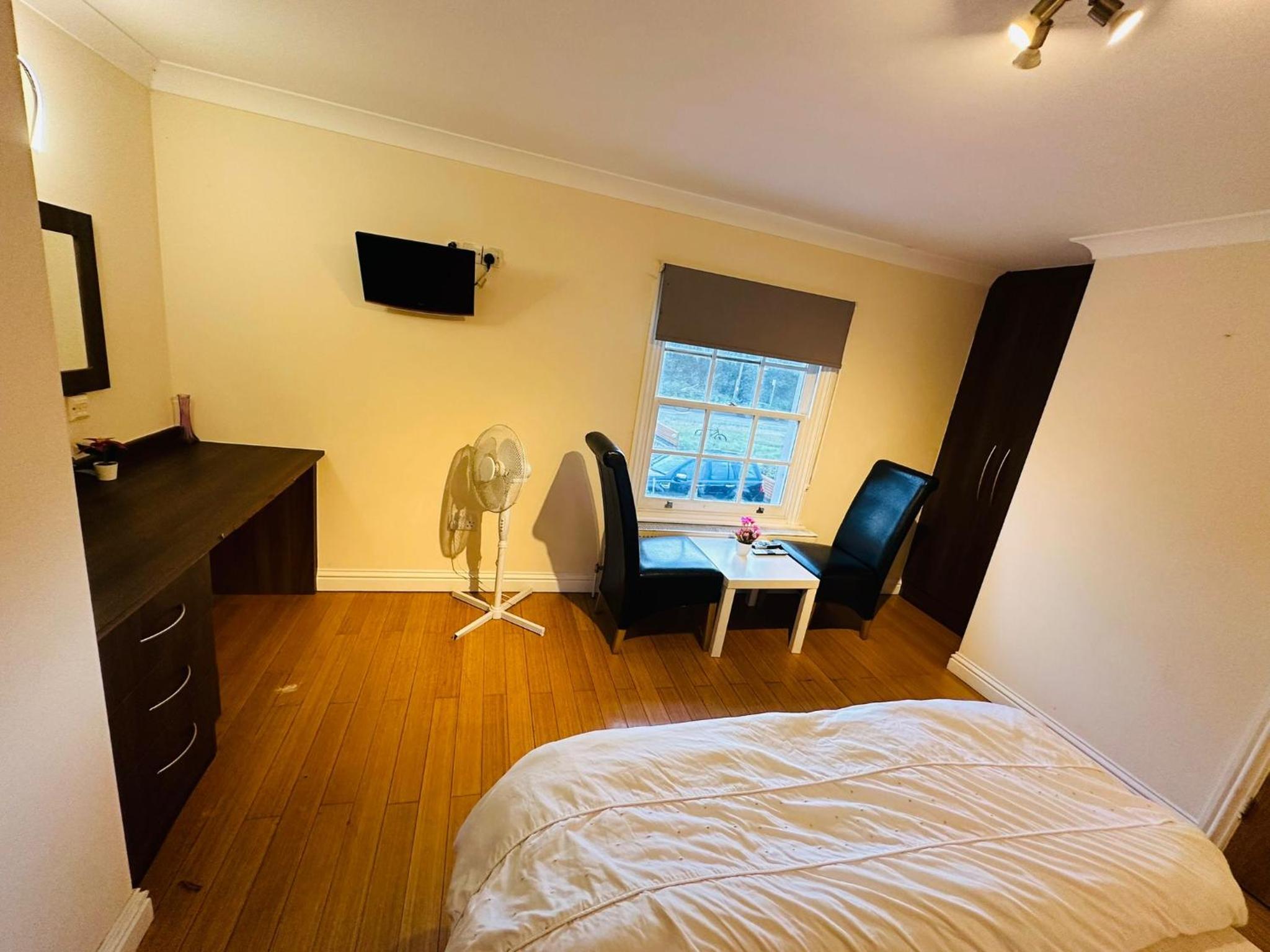 Double Room With Private Bathroom photo 2