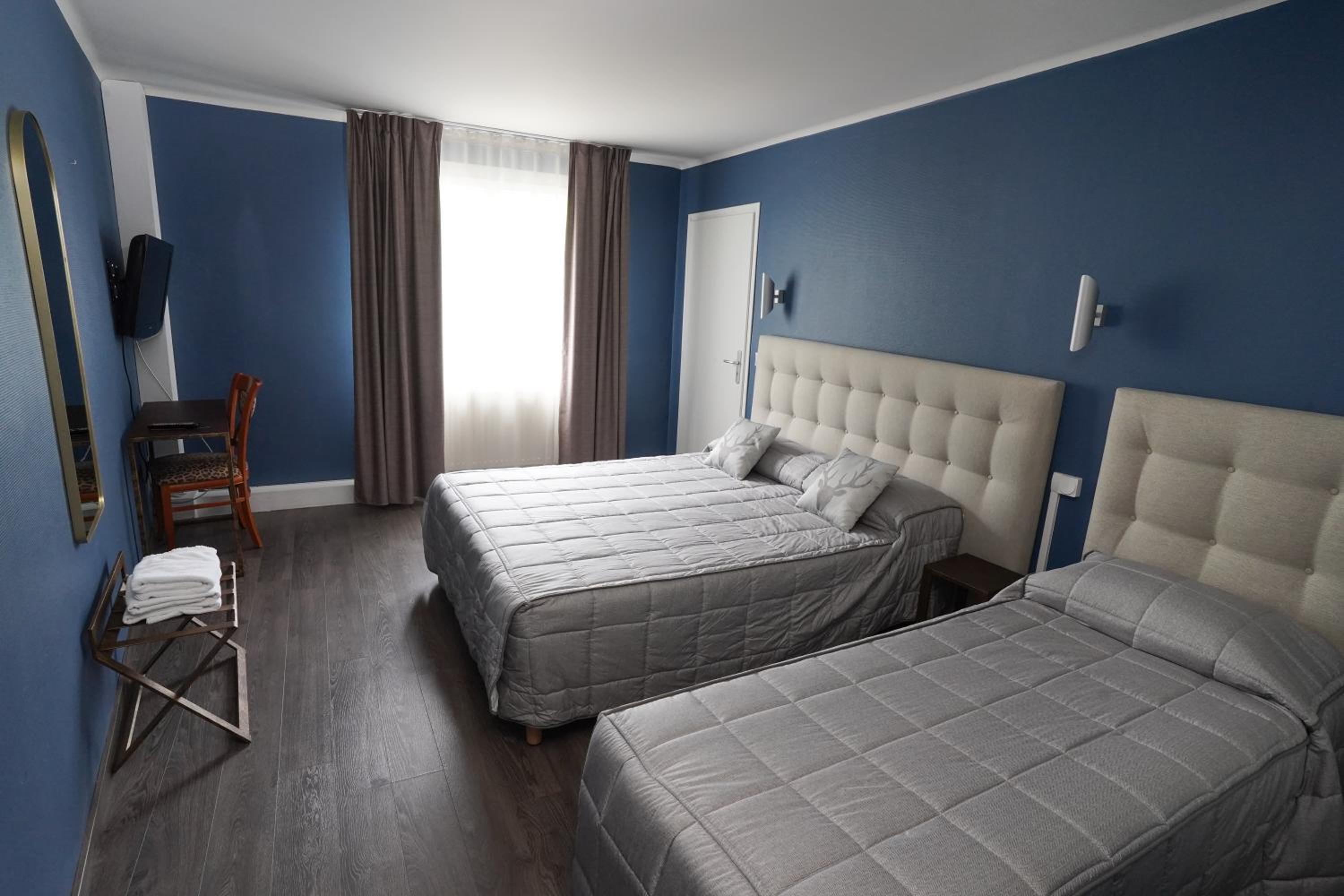 Triple Room with Private Bathroom photo 2