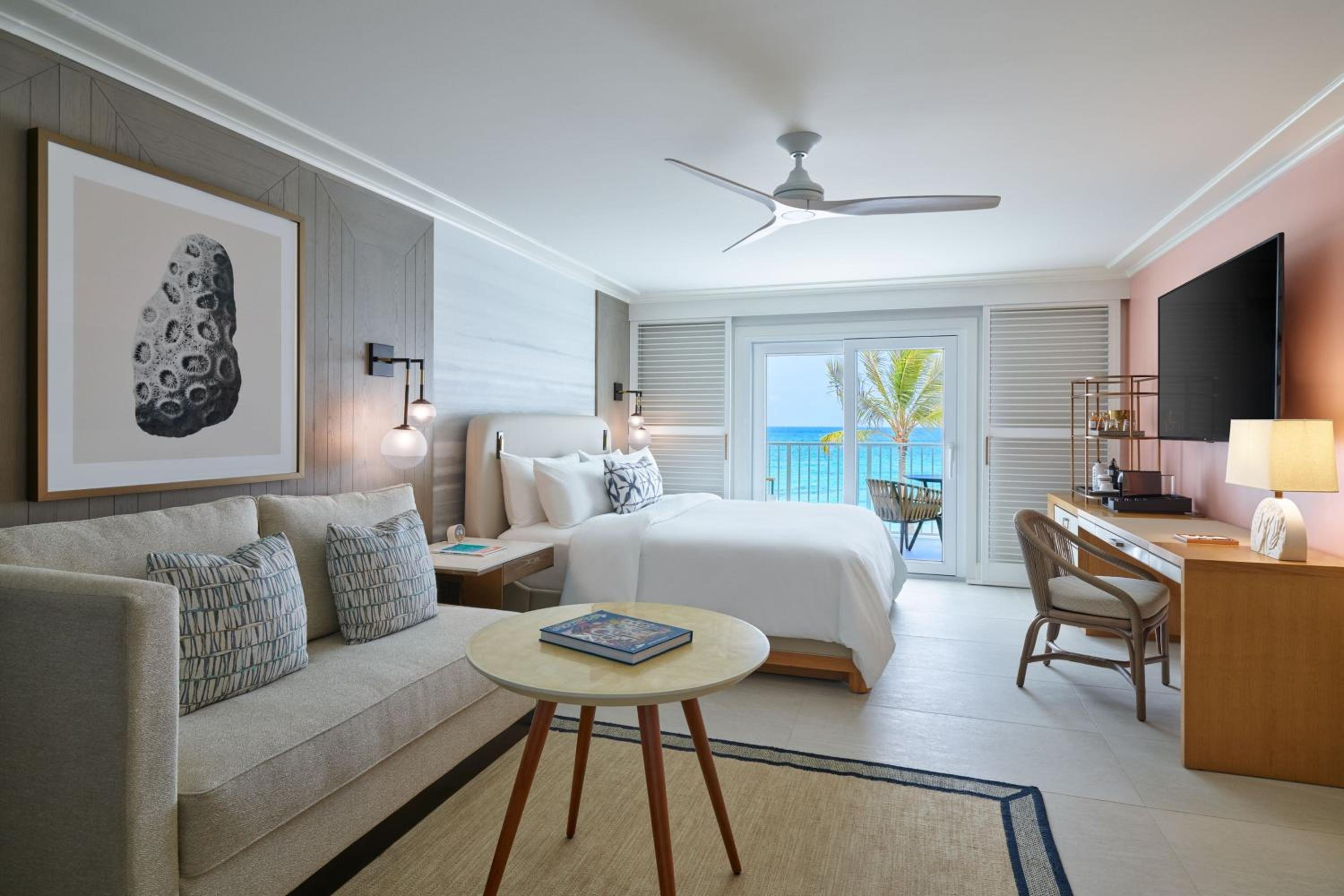 High Floor, Oceanfront, 1 King Room with Sofa Bed and Terrace - Photo 3