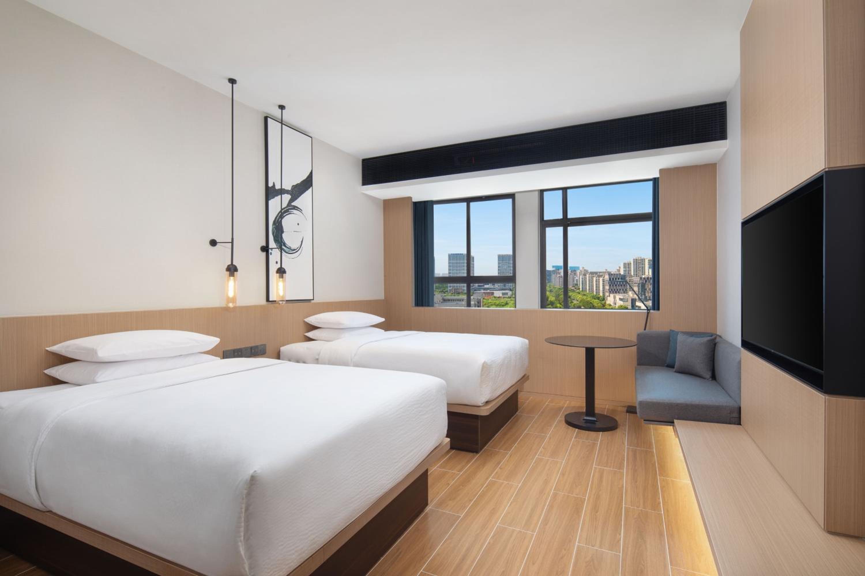 Superior Double Room with Two Double Beds and City View photo 2