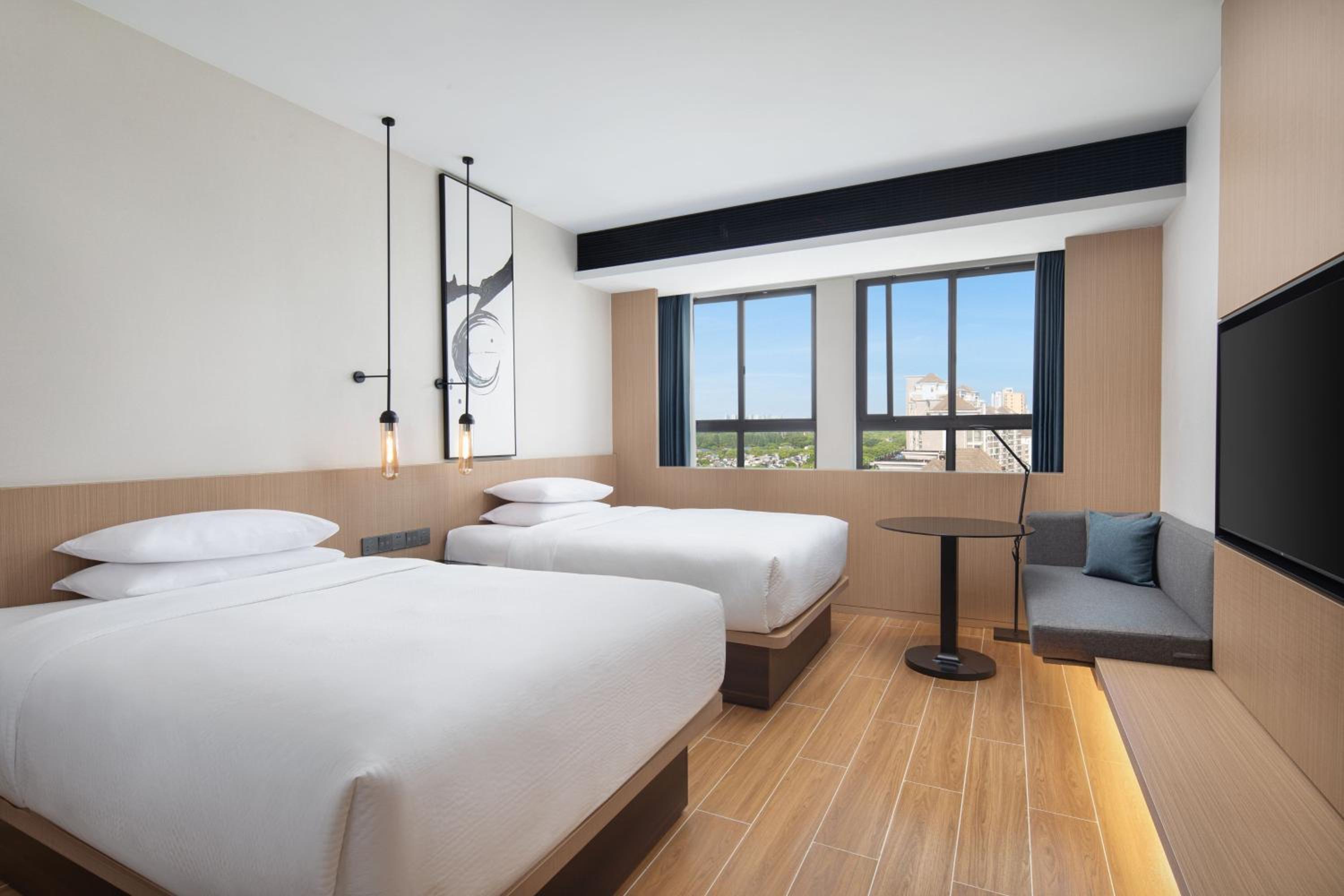 Standard Double Room with Two Double Beds and City View photo 1