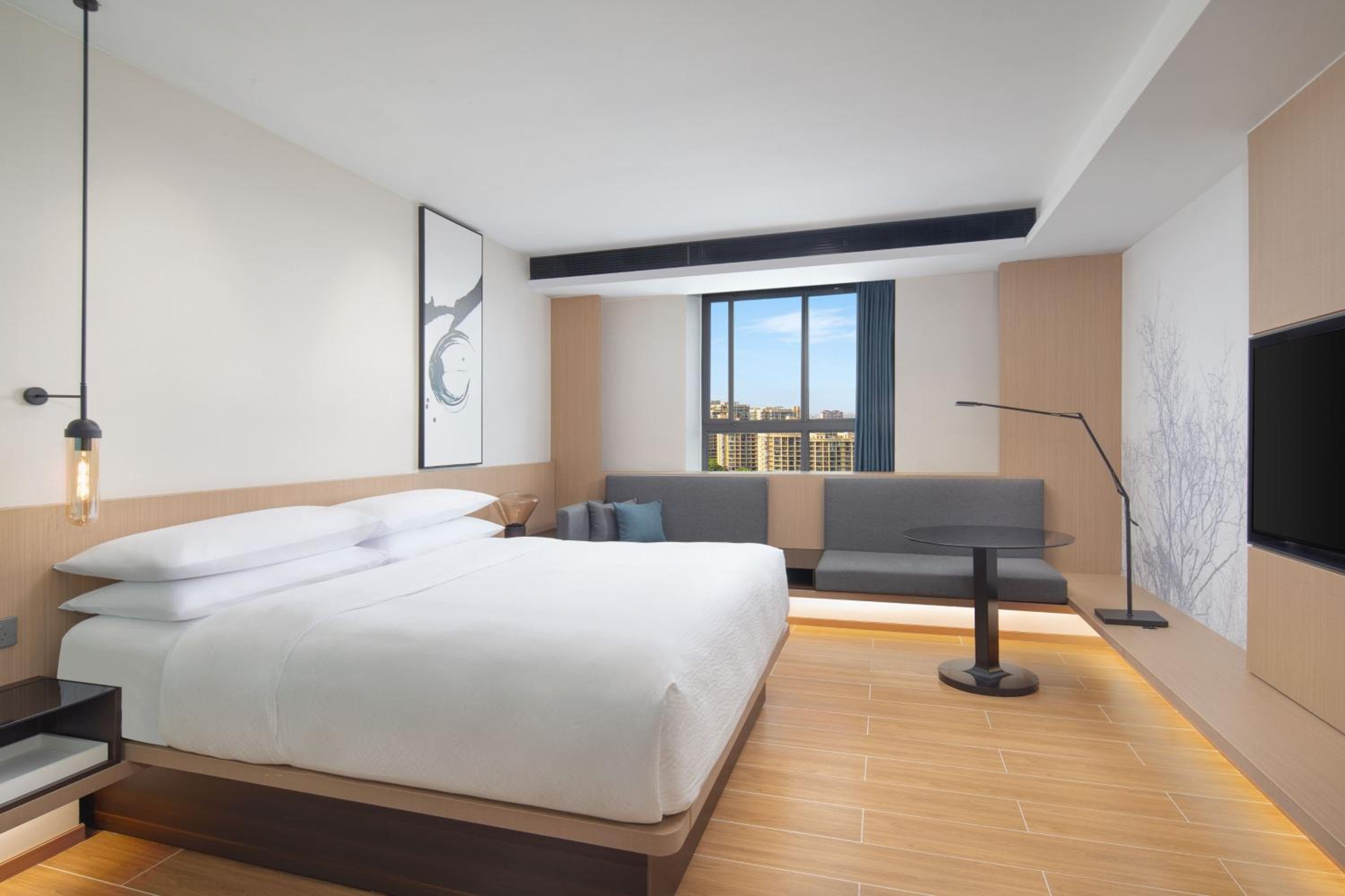 Standard King Room with City View photo 1
