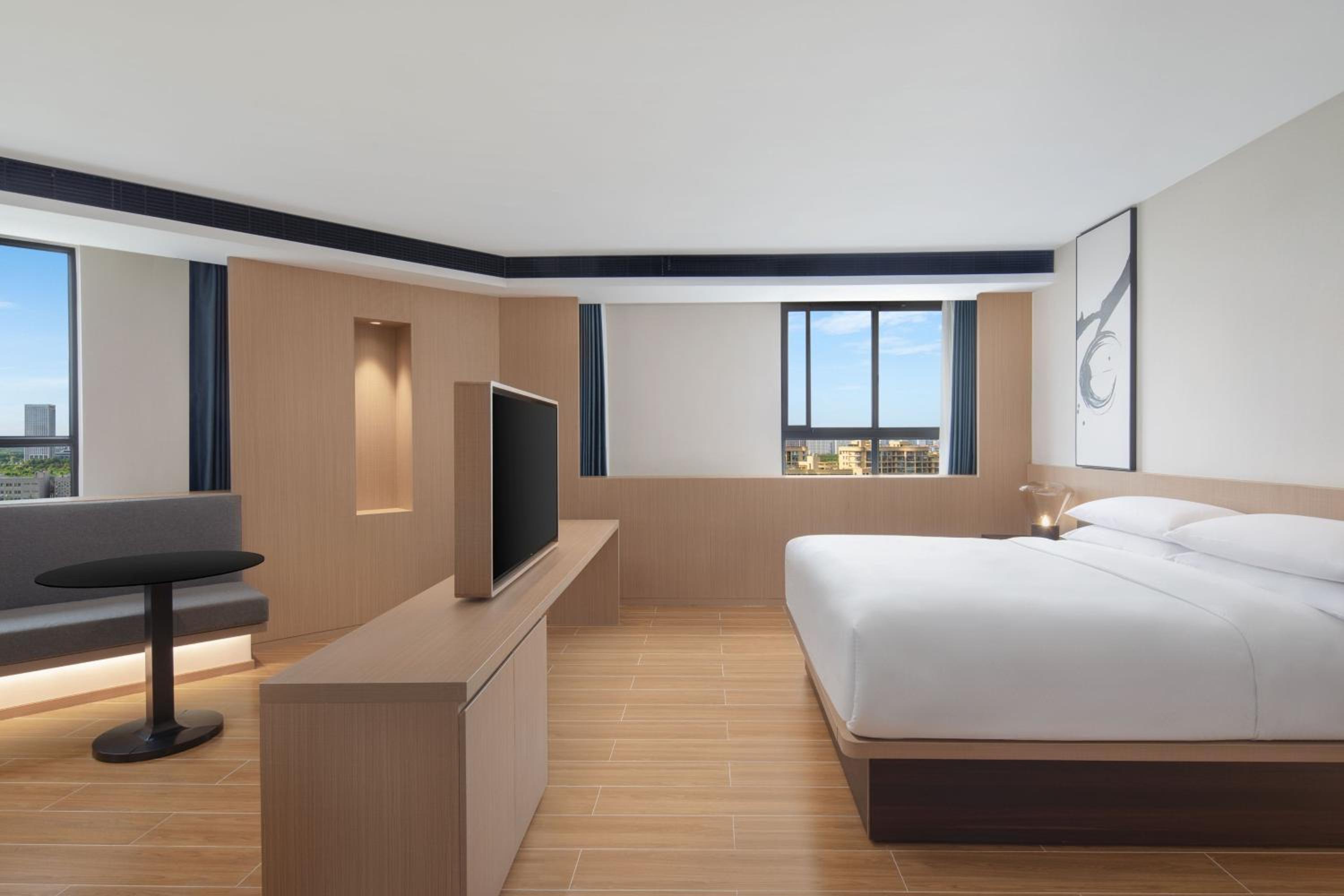 Premium King Room with City View photo 1