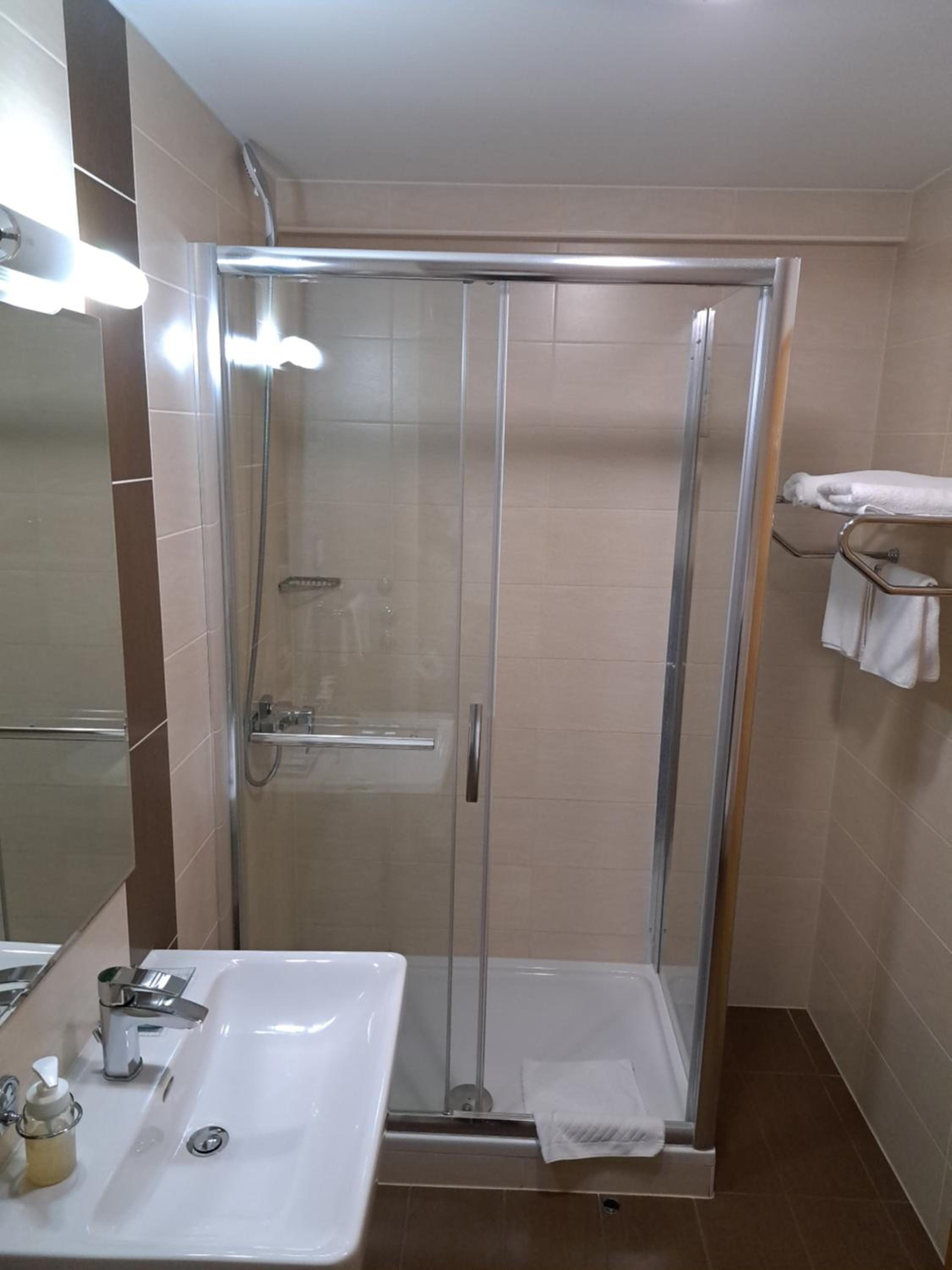 Suite - Photo 8