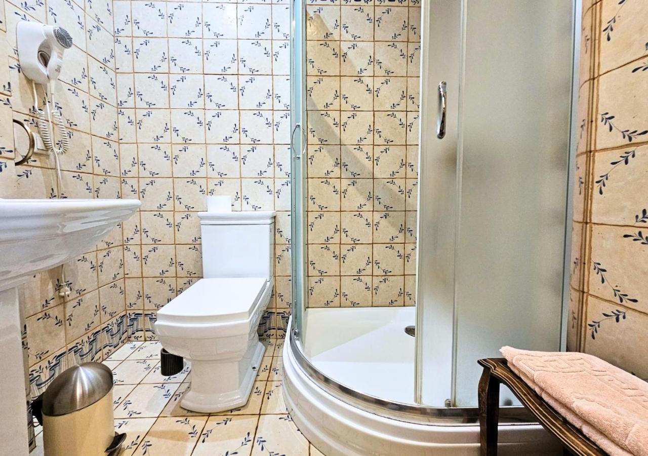 Double Room with Private Bathroom photo 3