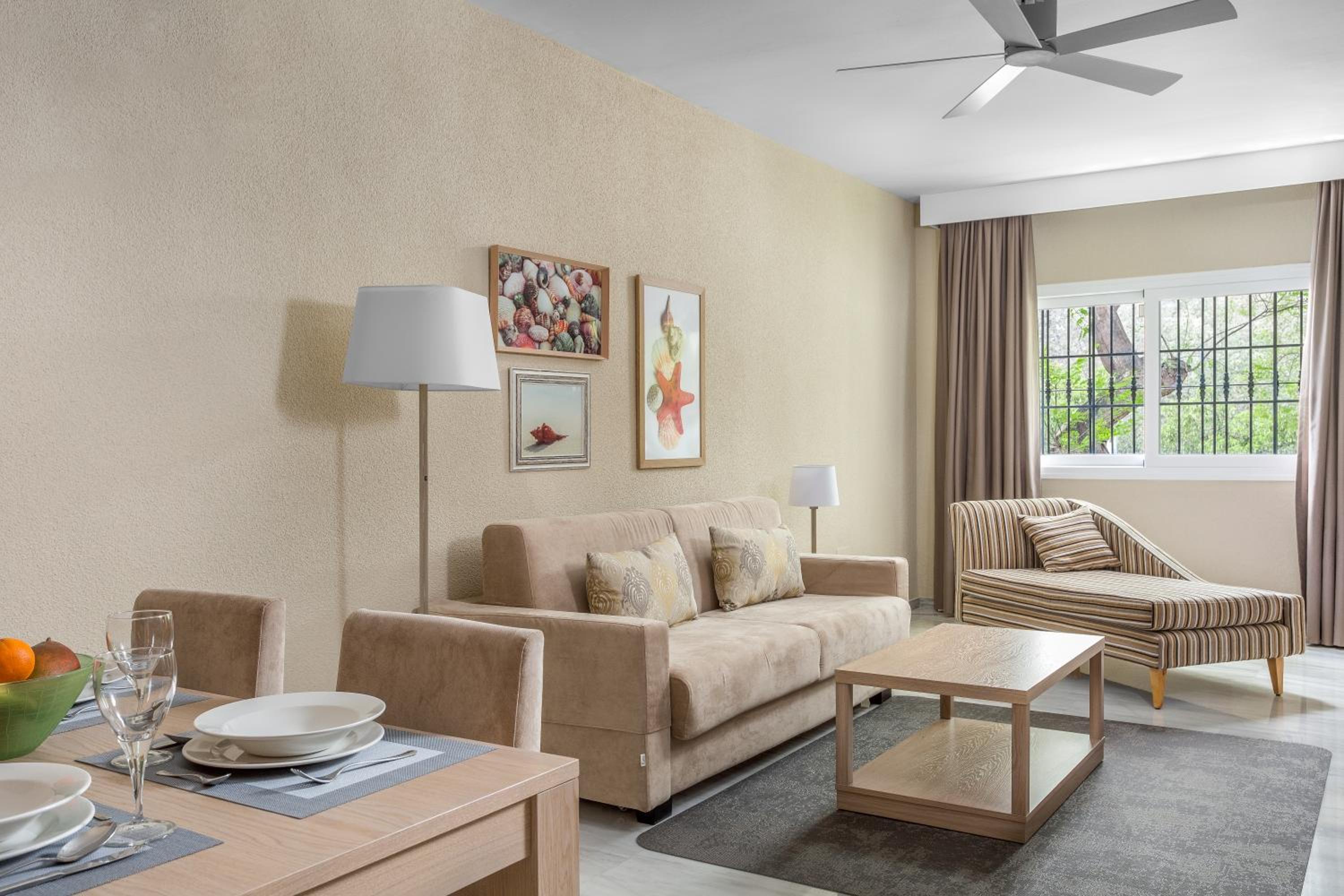 One-Bedroom Apartment - Photo 2