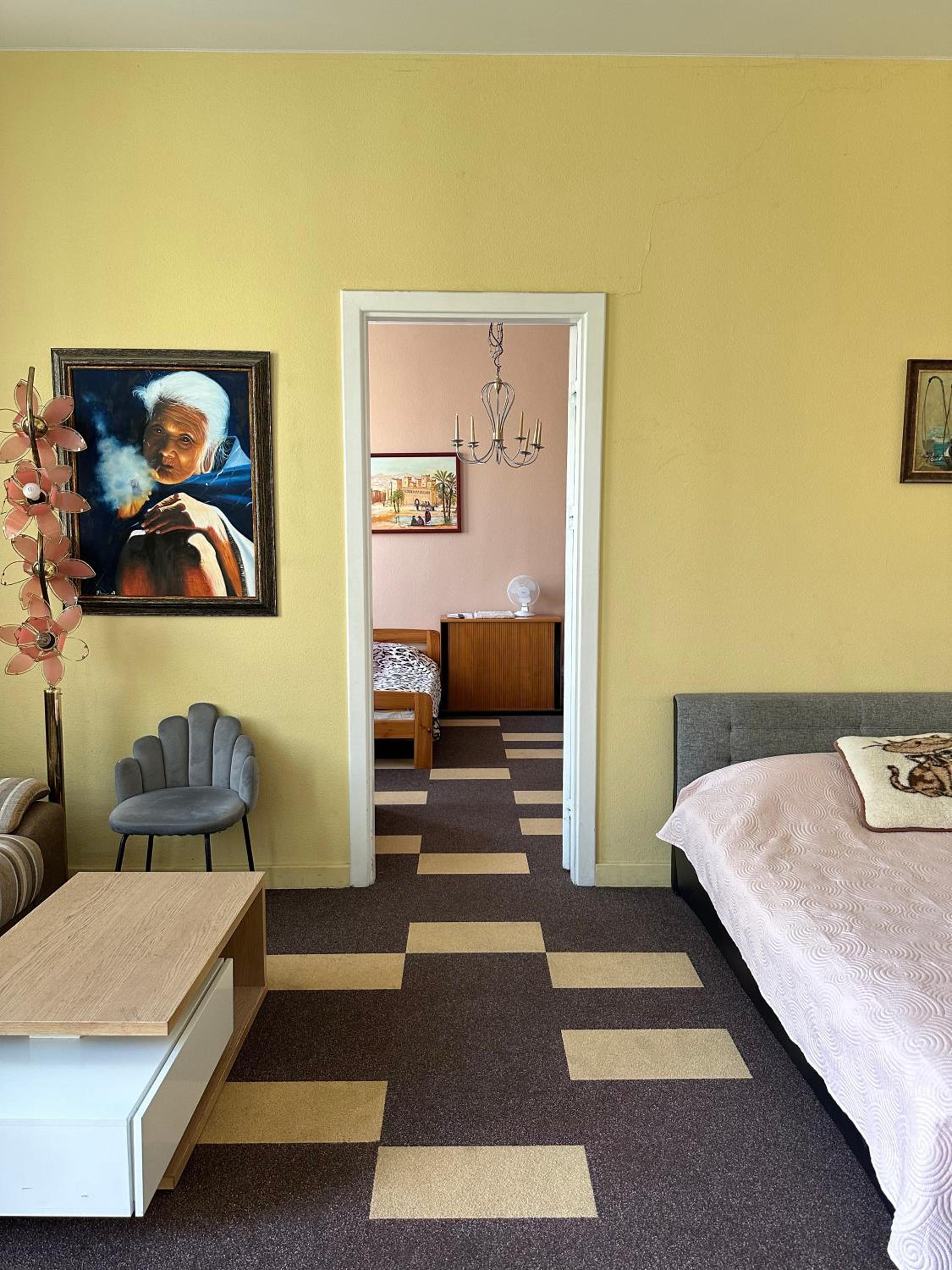 Family Two-Bedroom Apartment - Photo 3