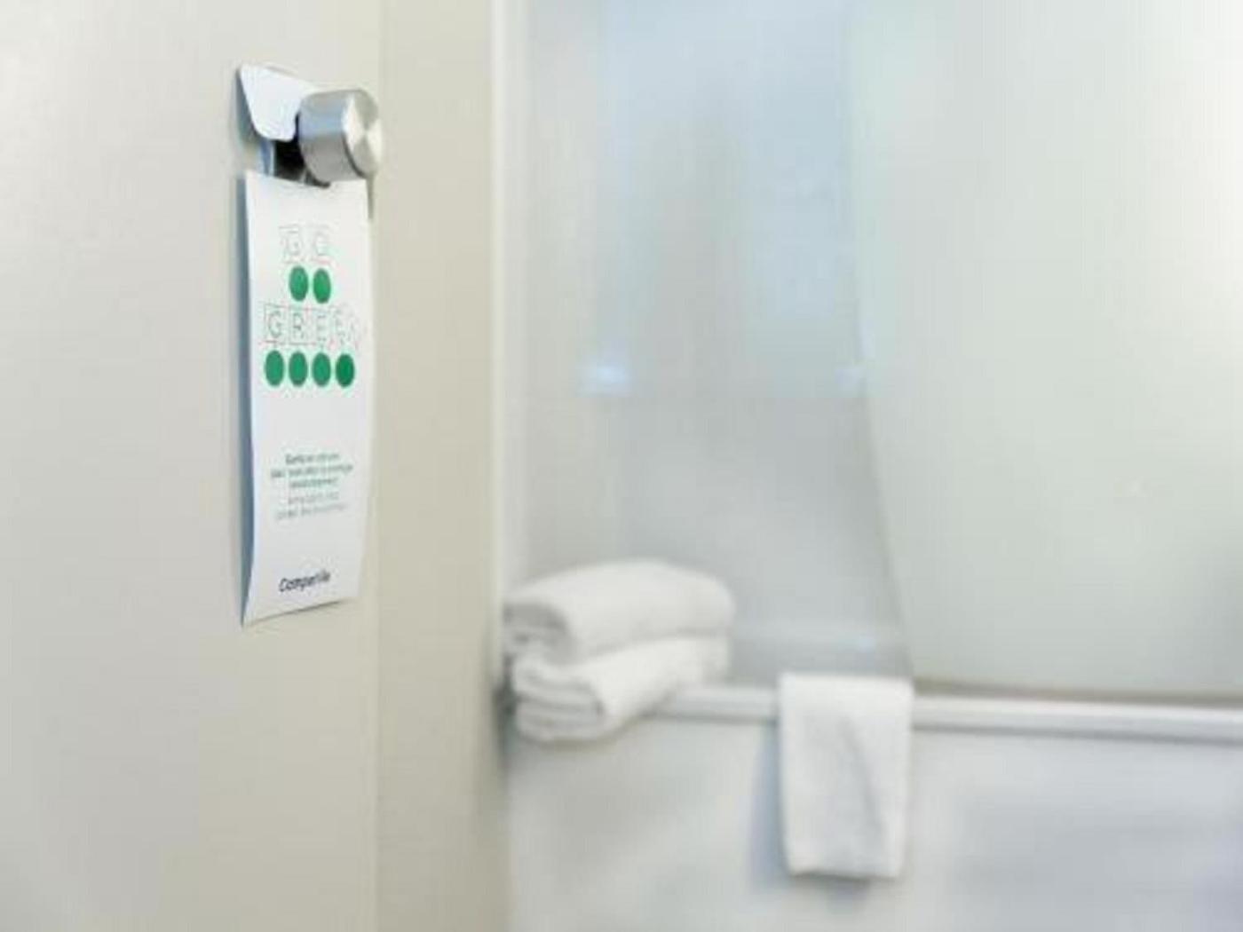 Standard Twin Room - Photo 4