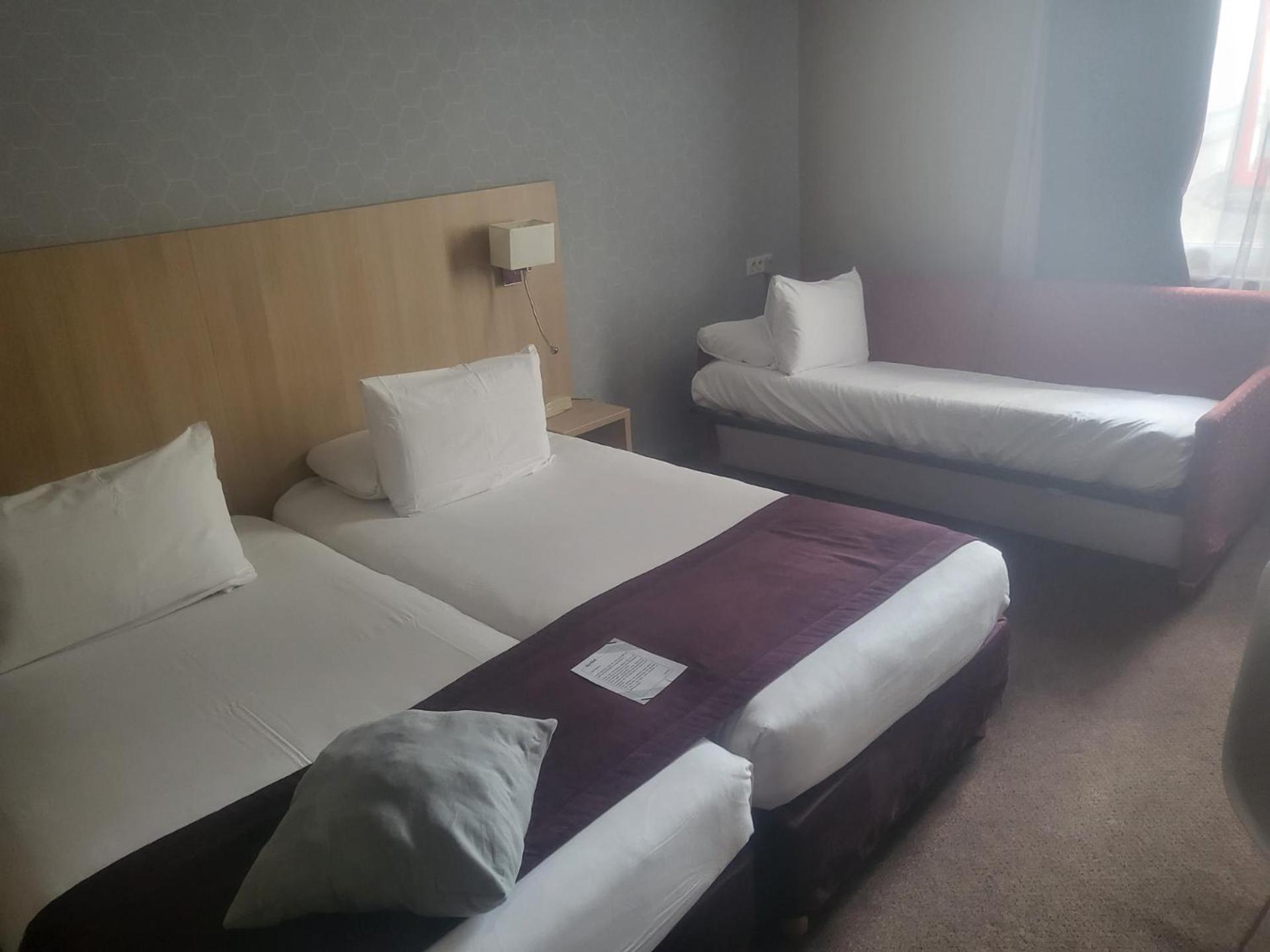 Double Room with 1 Junior Bed (Up To 10 Years) - Photo 3