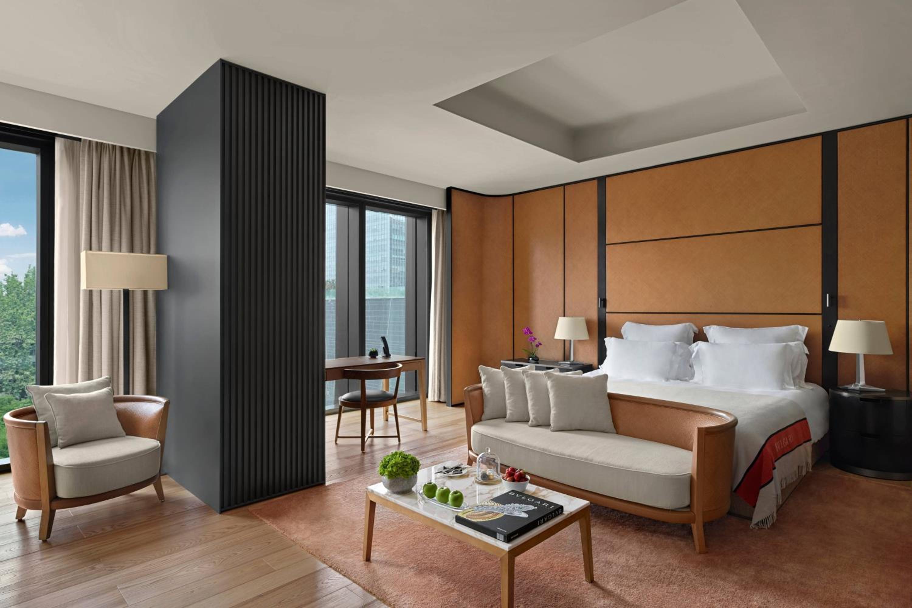  Superior Room with One King Bed and City View (Free Mini-bar soft drinks & beers + 1.9 mi pick-up or drop-off service + Berluti shoe shinning & pressing service) photo 1